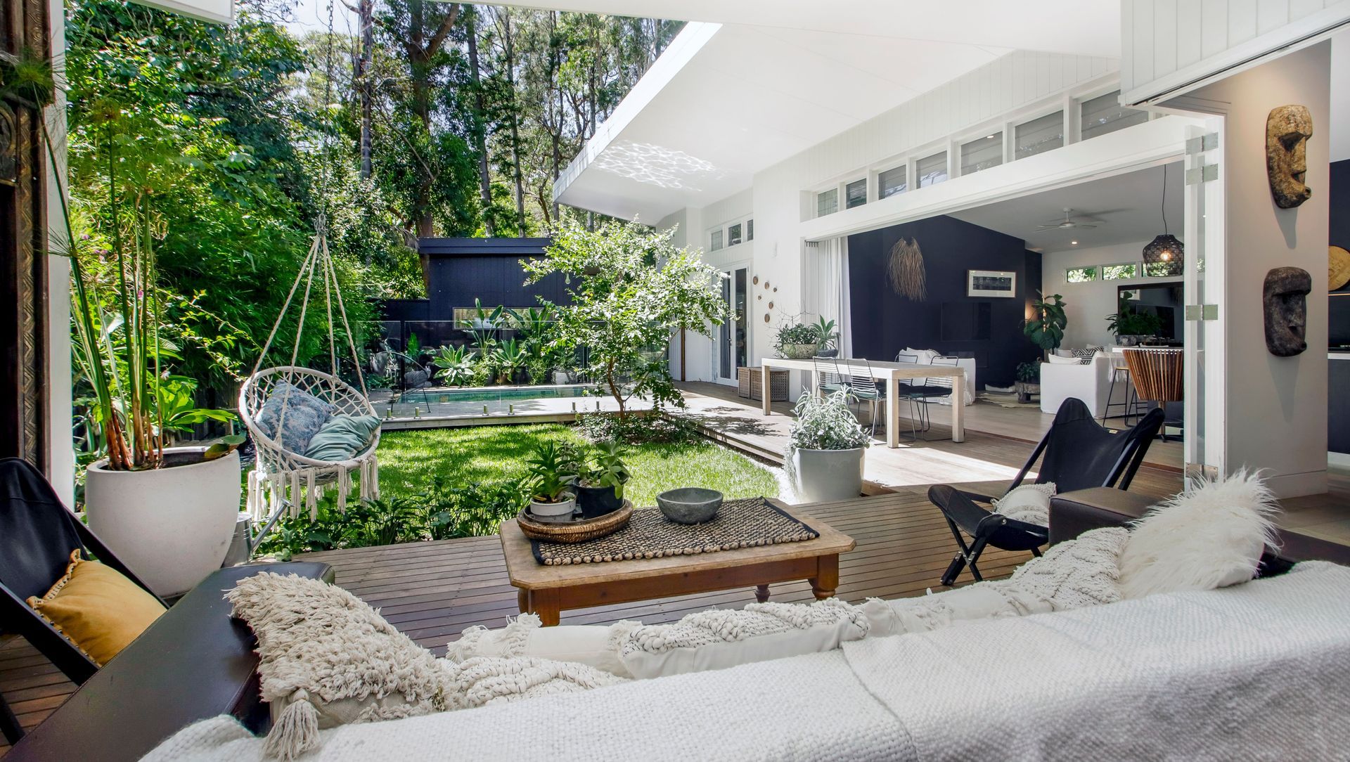 Bimbimbi House, Avalon banner