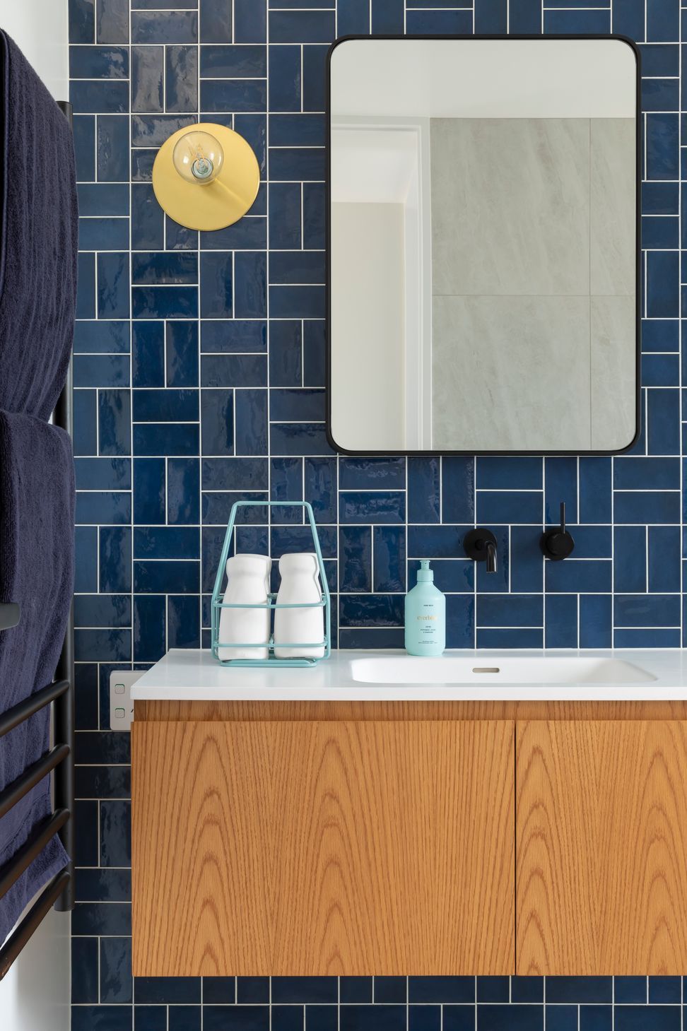 Prime Veneer, American White Oak - Crown Cut & Prime Laminate, Devious Soft-Matt. Design by Kate Carter Interior Design. Photography by Sarah Rowlands.