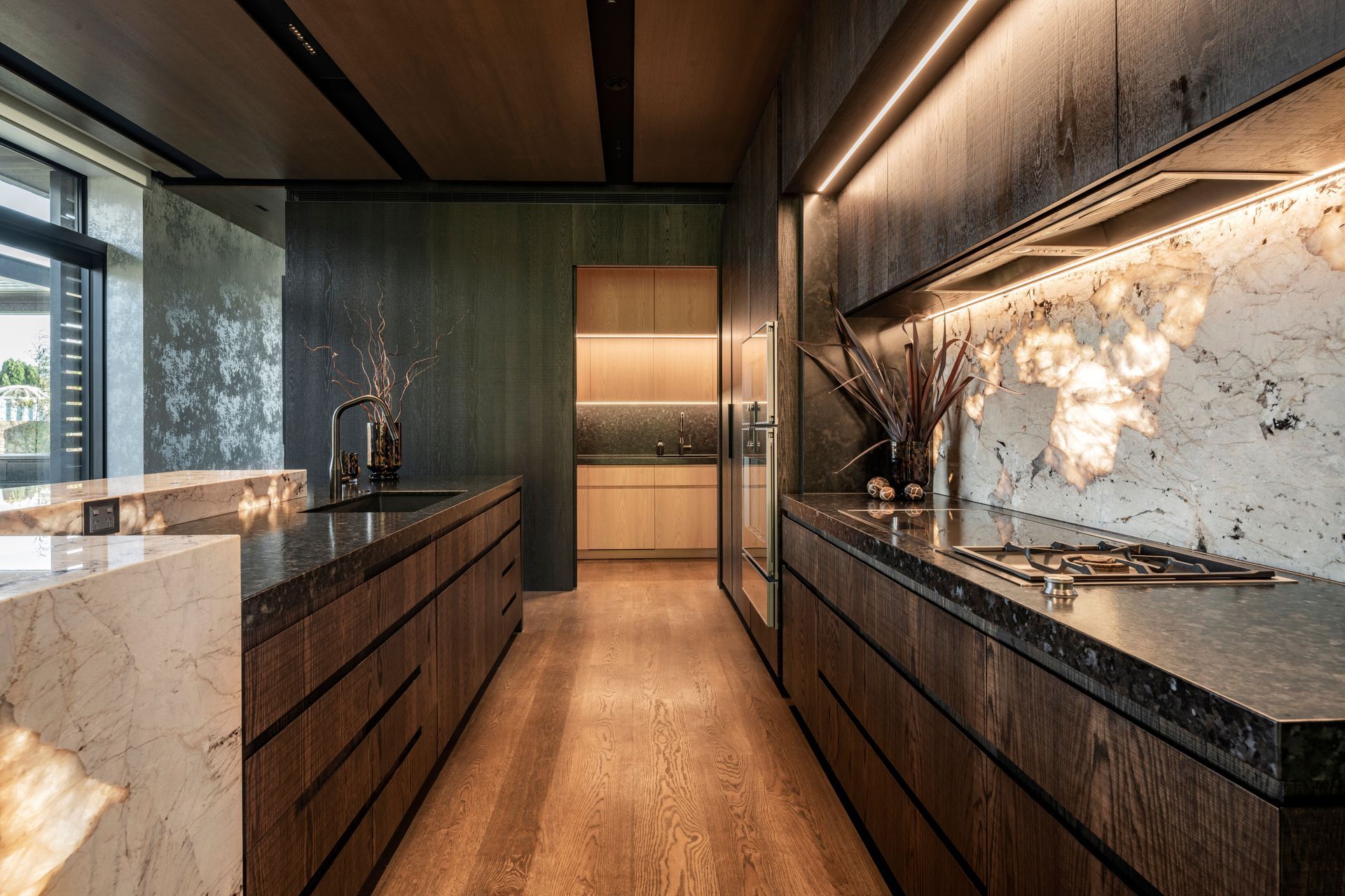 Prime Art Veneer, Sawn. Design by Davinia Sutton, Detail by Davinia Sutton. Photography by Stephen Goodenough.