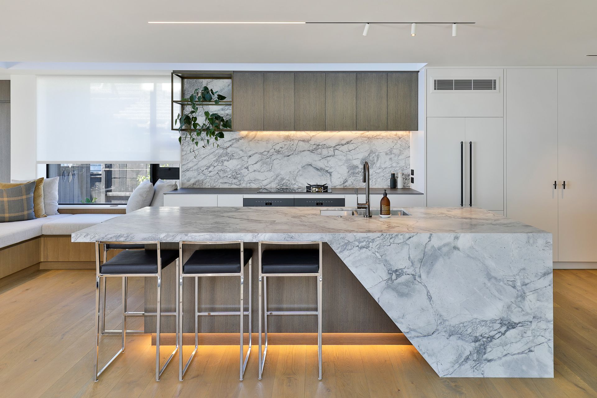 Prime Veneer, American White Oak - Quarter Cut. Designed by Peta Davy from Yellowfox &amp; Craig Hewetson from Hewe Kitchens &amp; Interiors