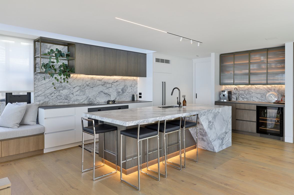 Veneer anchors sculptural space