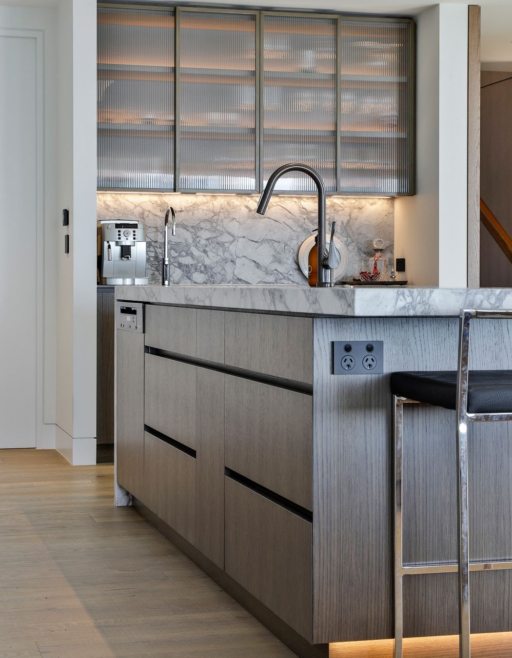 Prime Veneer, American White Oak - Quarter Cut. Designed by Peta Davy from Yellowfox &amp; Craig Hewetson from Hewe Kitchens &amp; Interiors