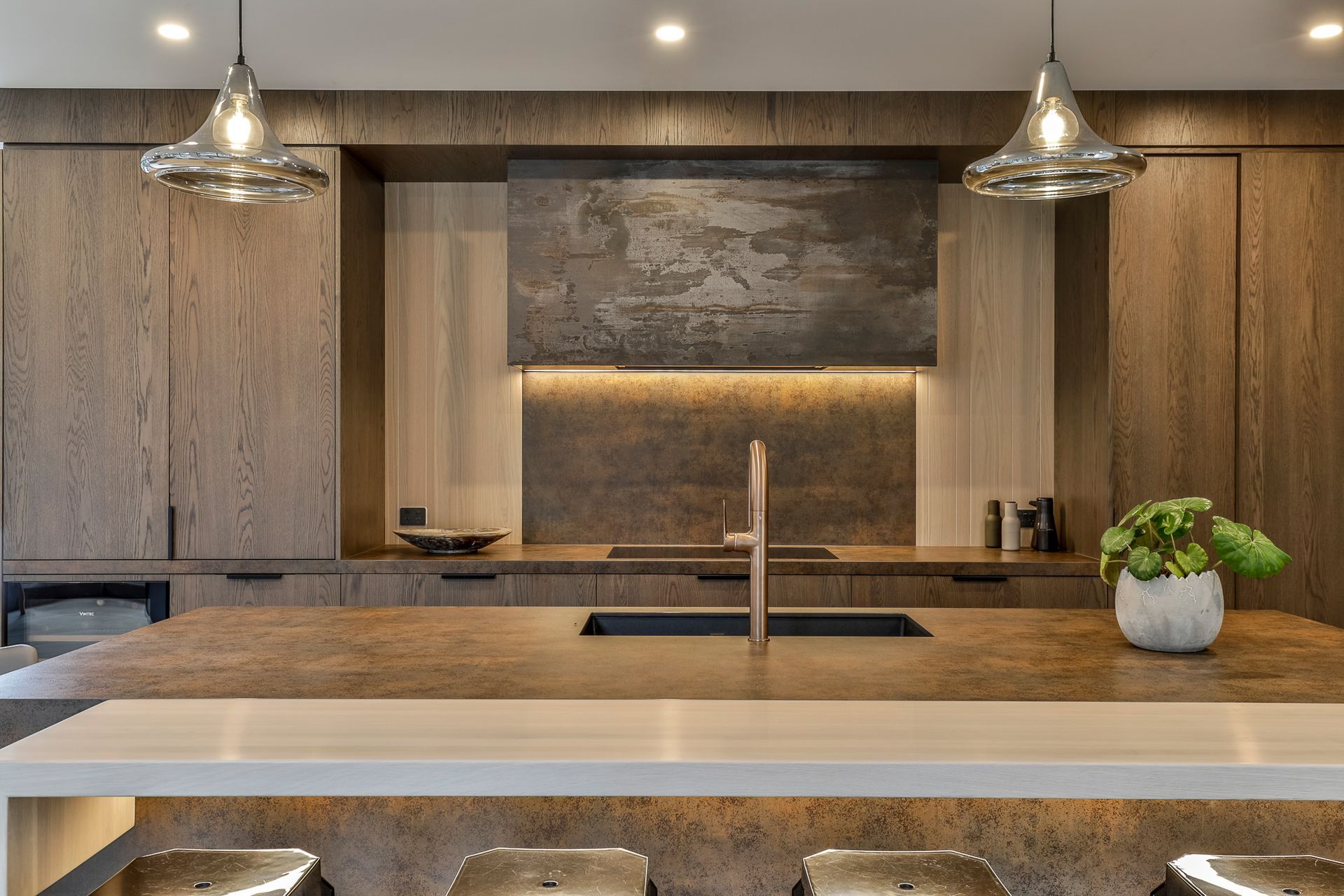 Prime Toitū Veneer, Toitū American White Oak. Design by Gunnar Friese, Hewe Kitchens and Interiors. Photography by Jamie Cobel.