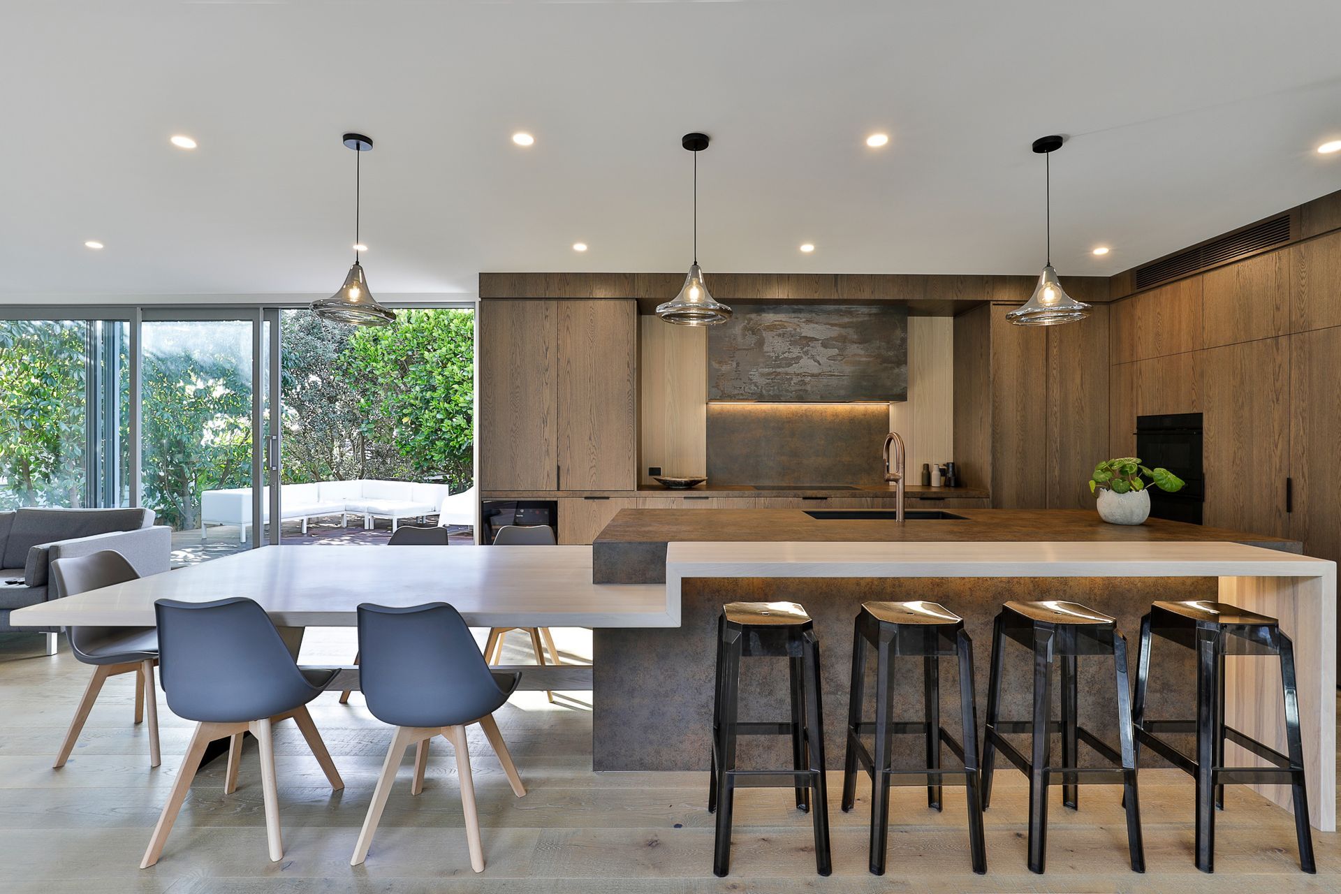 Prime Toitū Veneer, Toitū American White Oak. Design by Gunnar Friese, Hewe Kitchens and Interiors. Photography by Jamie Cobel.