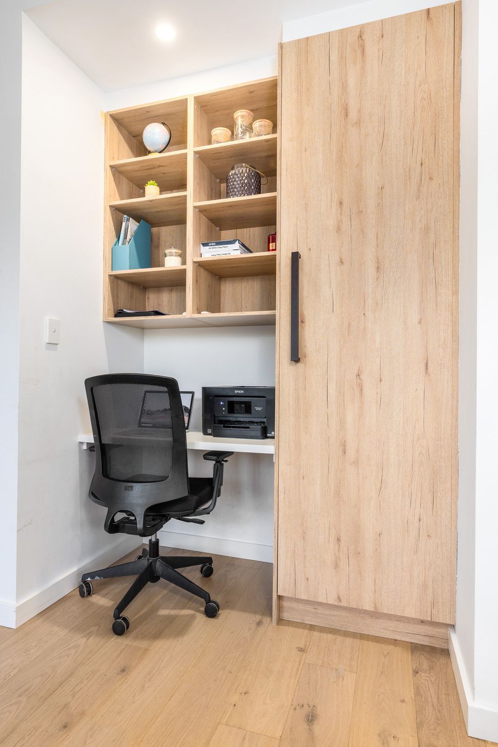 Study: Syncron wood textured decorative panels in Anniversary Oak 2. With sheet size being 2750 x 1240 x 16mm HMR PB