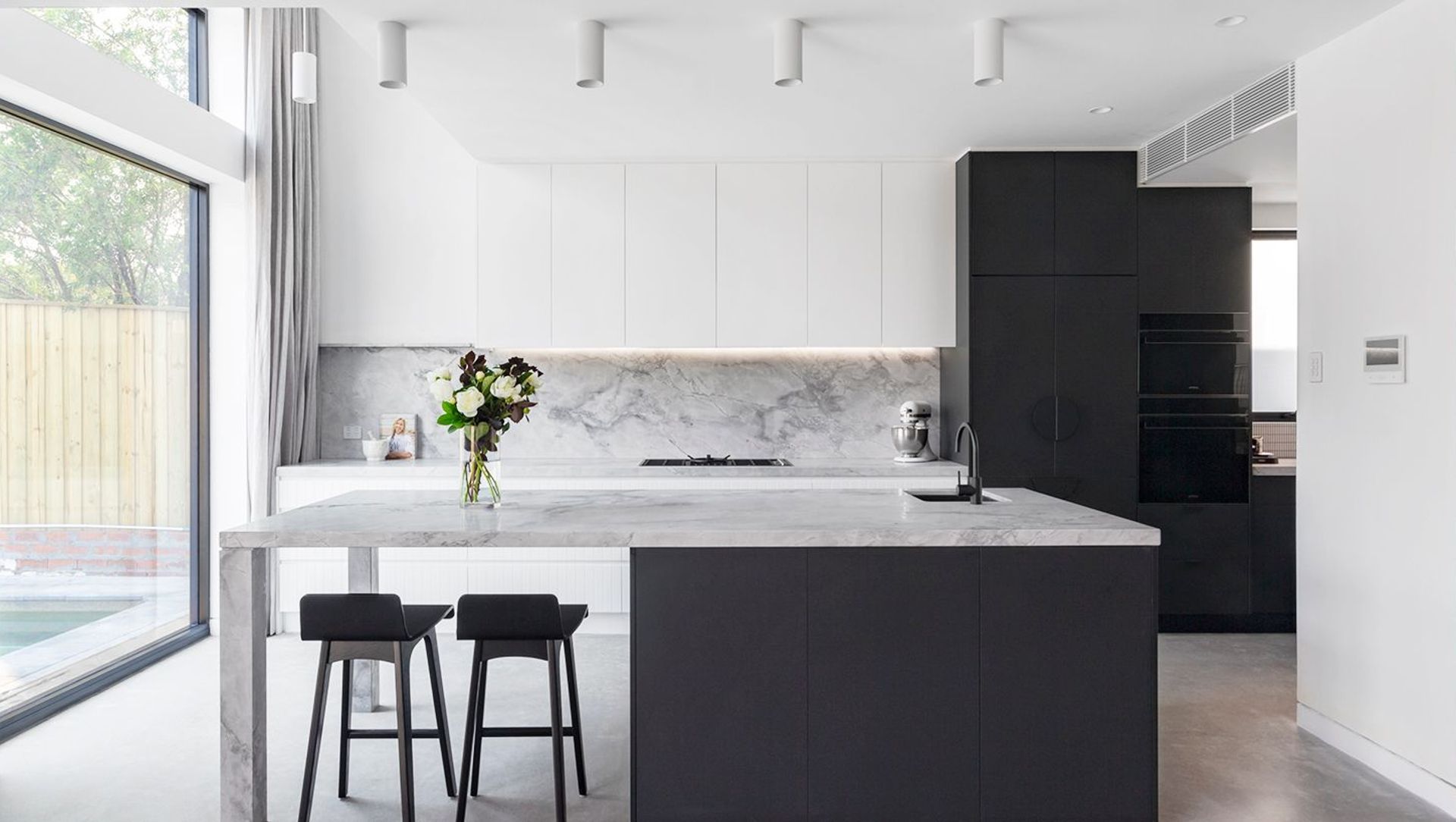 Stylish Black and White Kitchen, Rodd Point banner