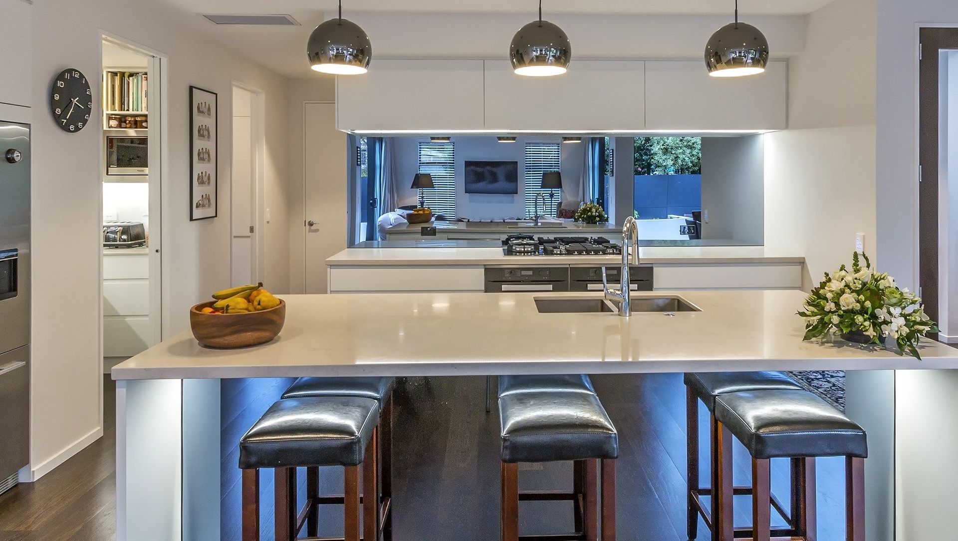 Stylish Kitchen Uses Hidden Handles banner
