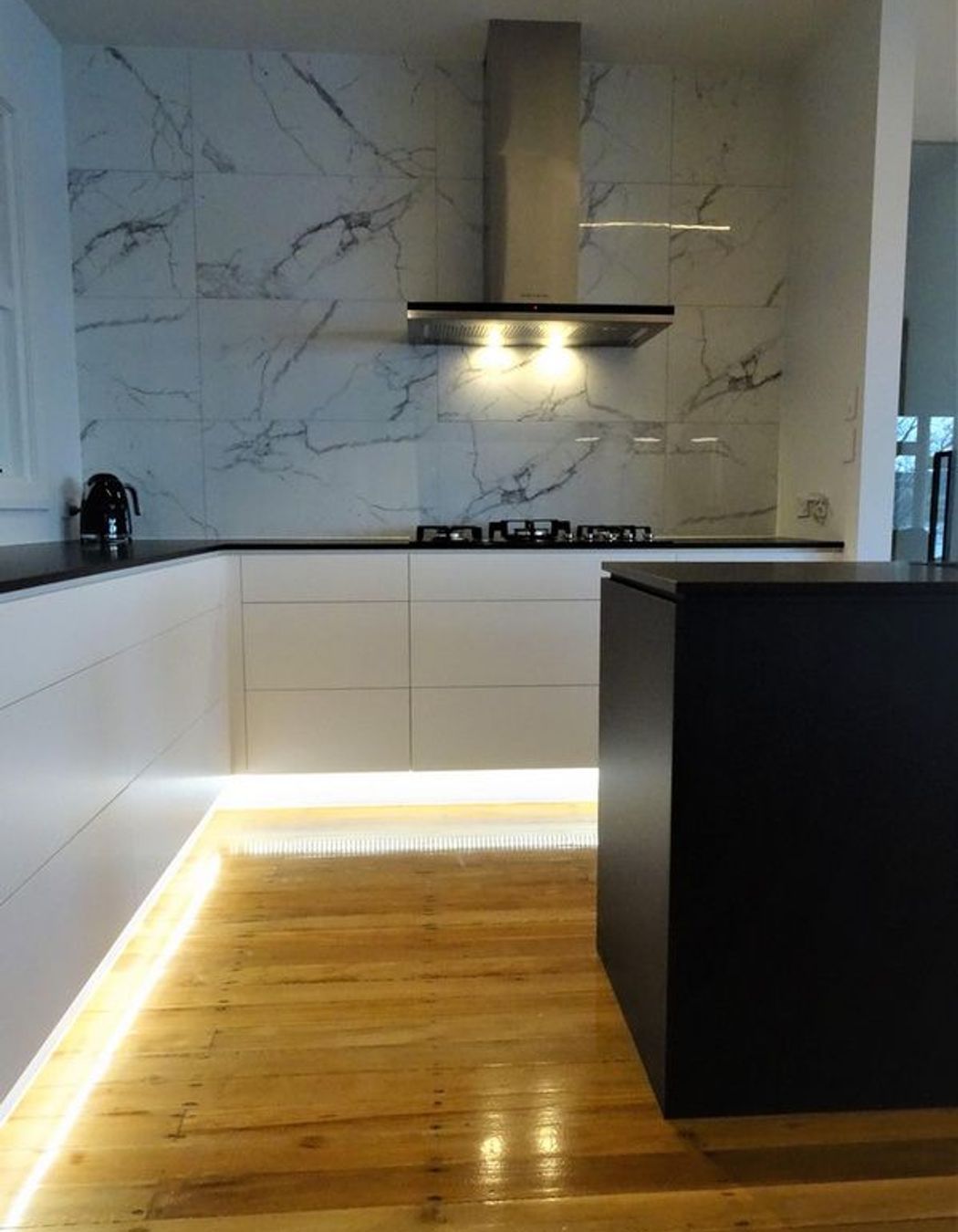The lighting and marble kitchen