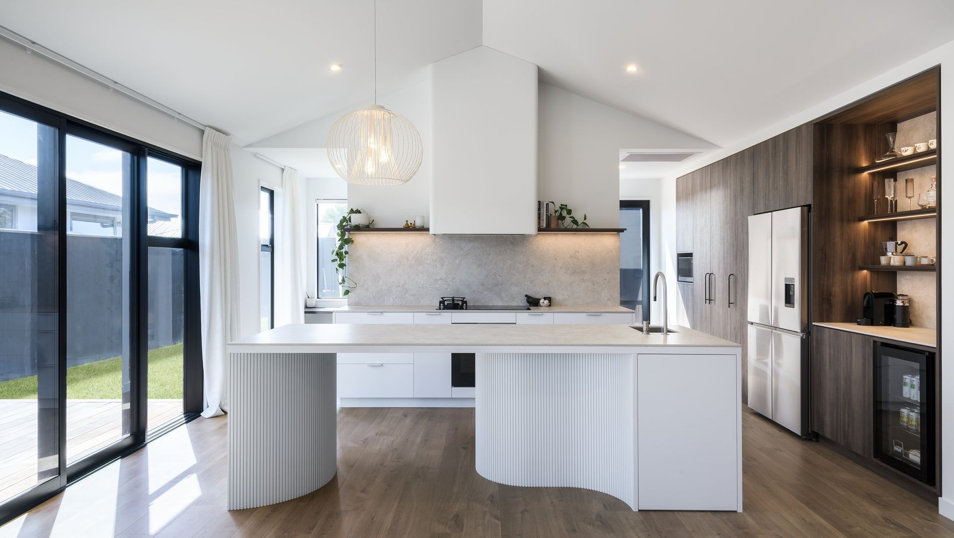 Whispering Curves banner