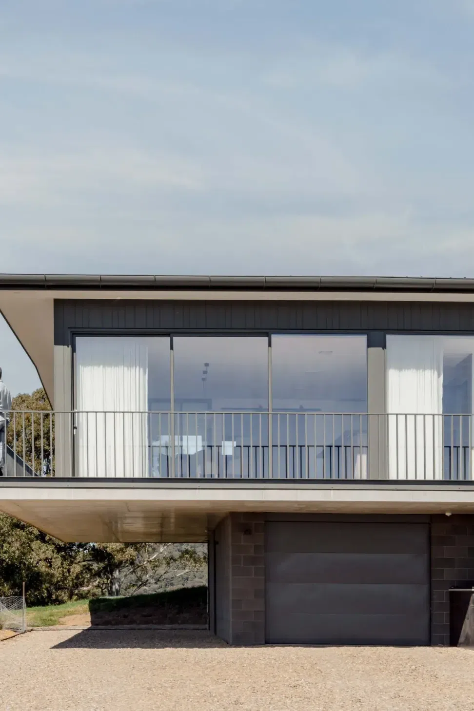 cantilevered-deck-site-engineering-architecture-photography-nsw.webp