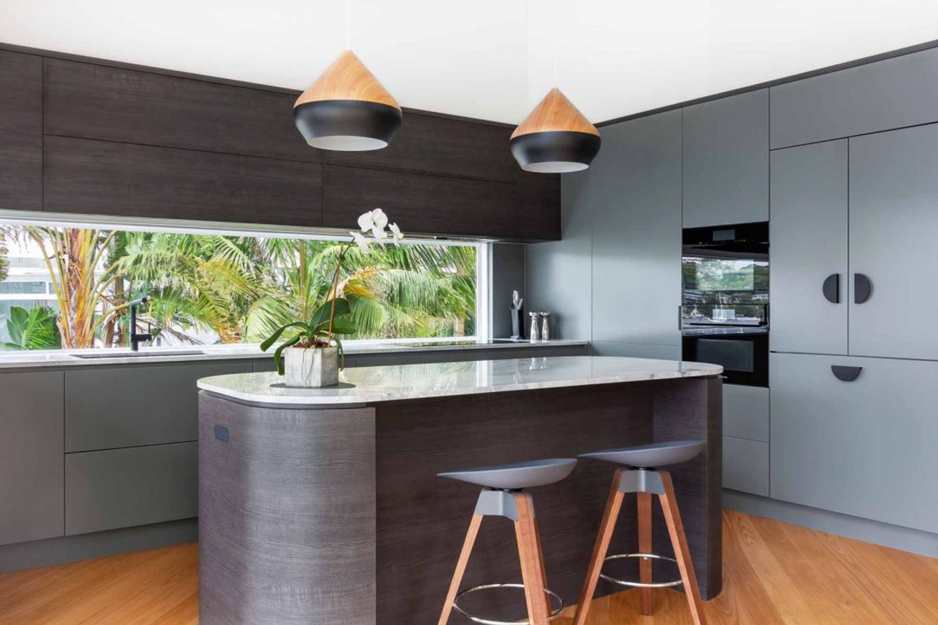 kitchen-design-sydney-luxury-miele-curved-island-benchtop-premier-kitchens-1-1084x723.jpg