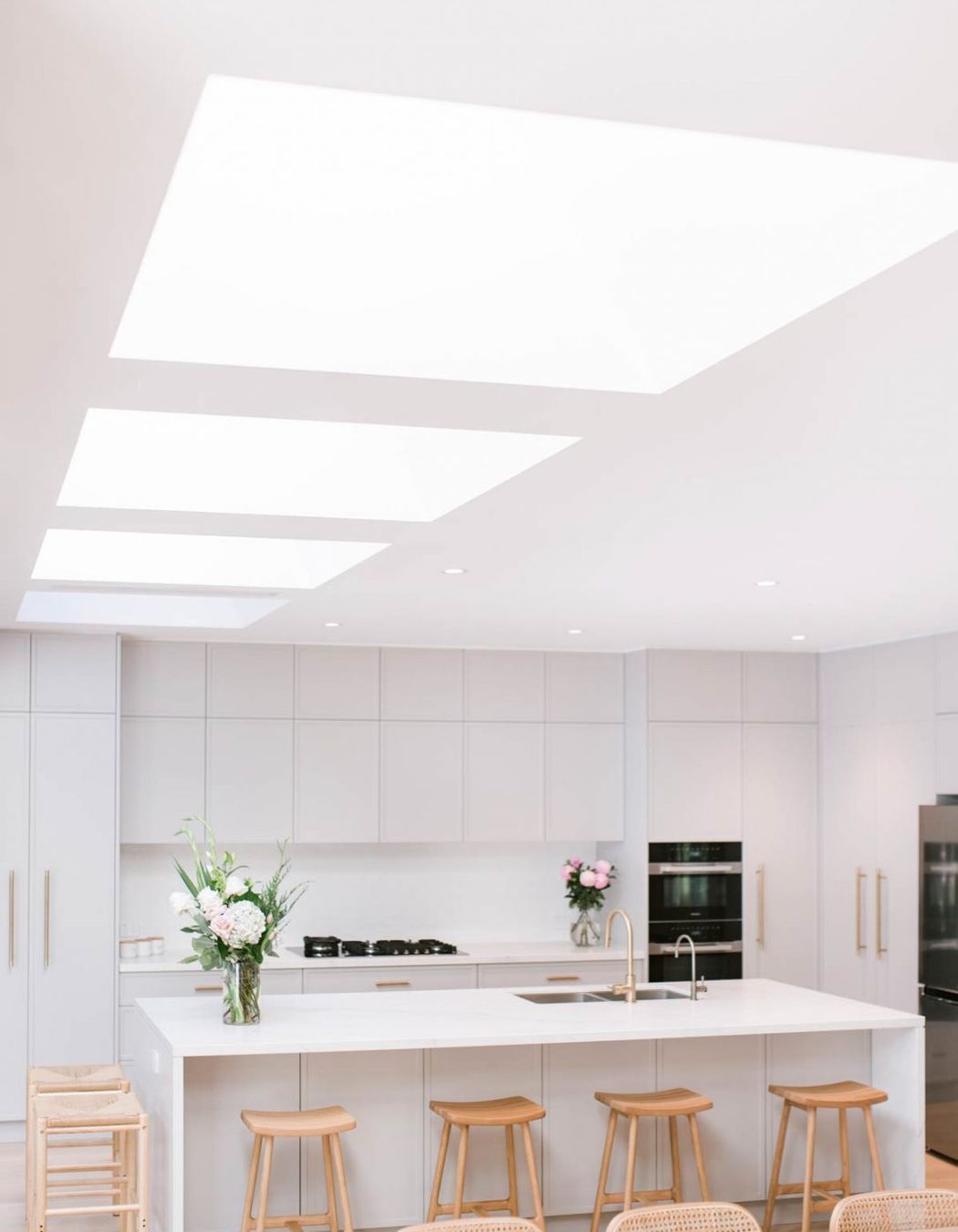 kitchen-design-sydney-mosman-modern-white-kitchen-skylights-06-1084x1629.jpg