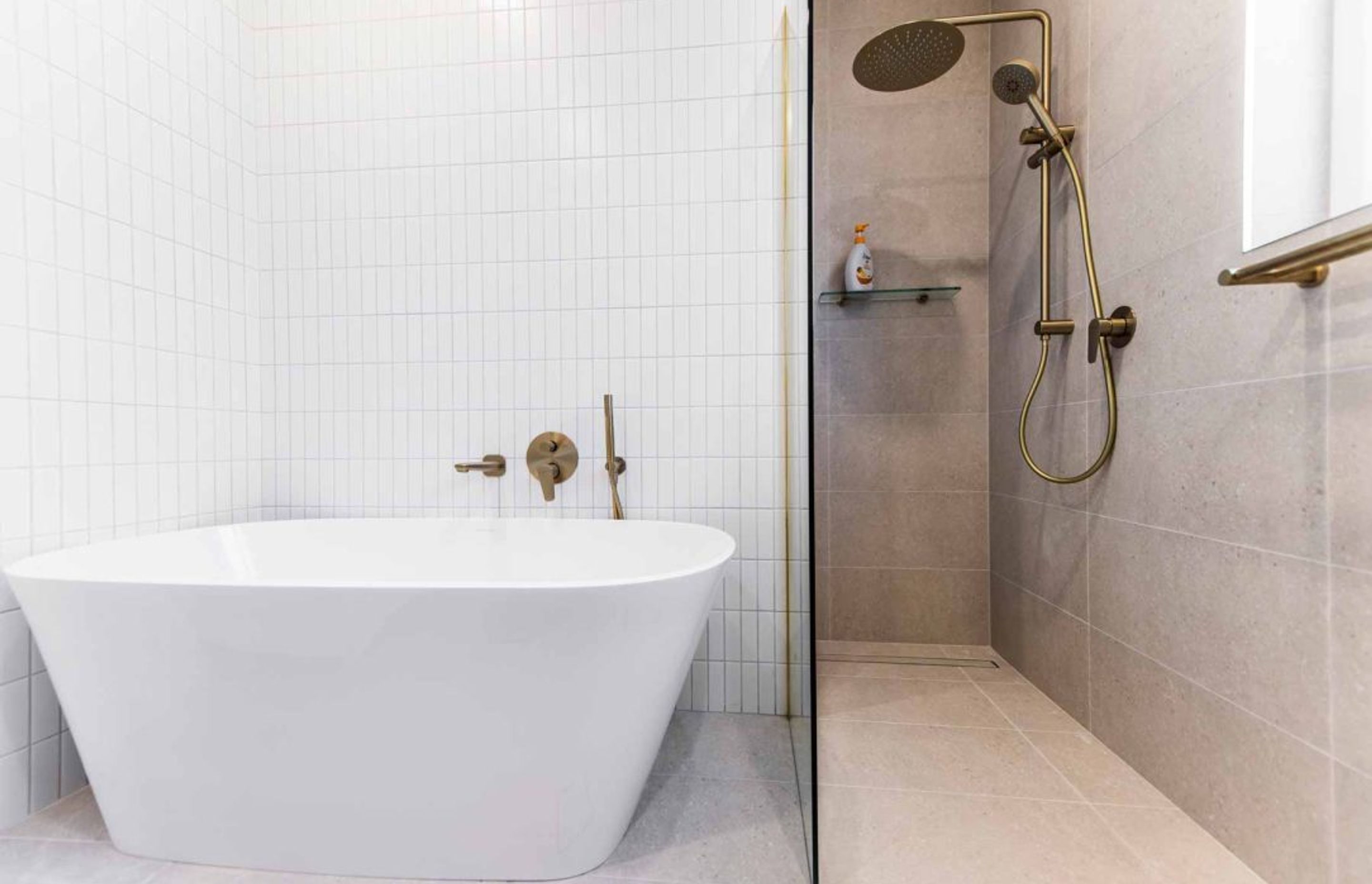 luxury-modern-bathrooms-premier-kitchens-renovation-3-shower-1084x721.jpg