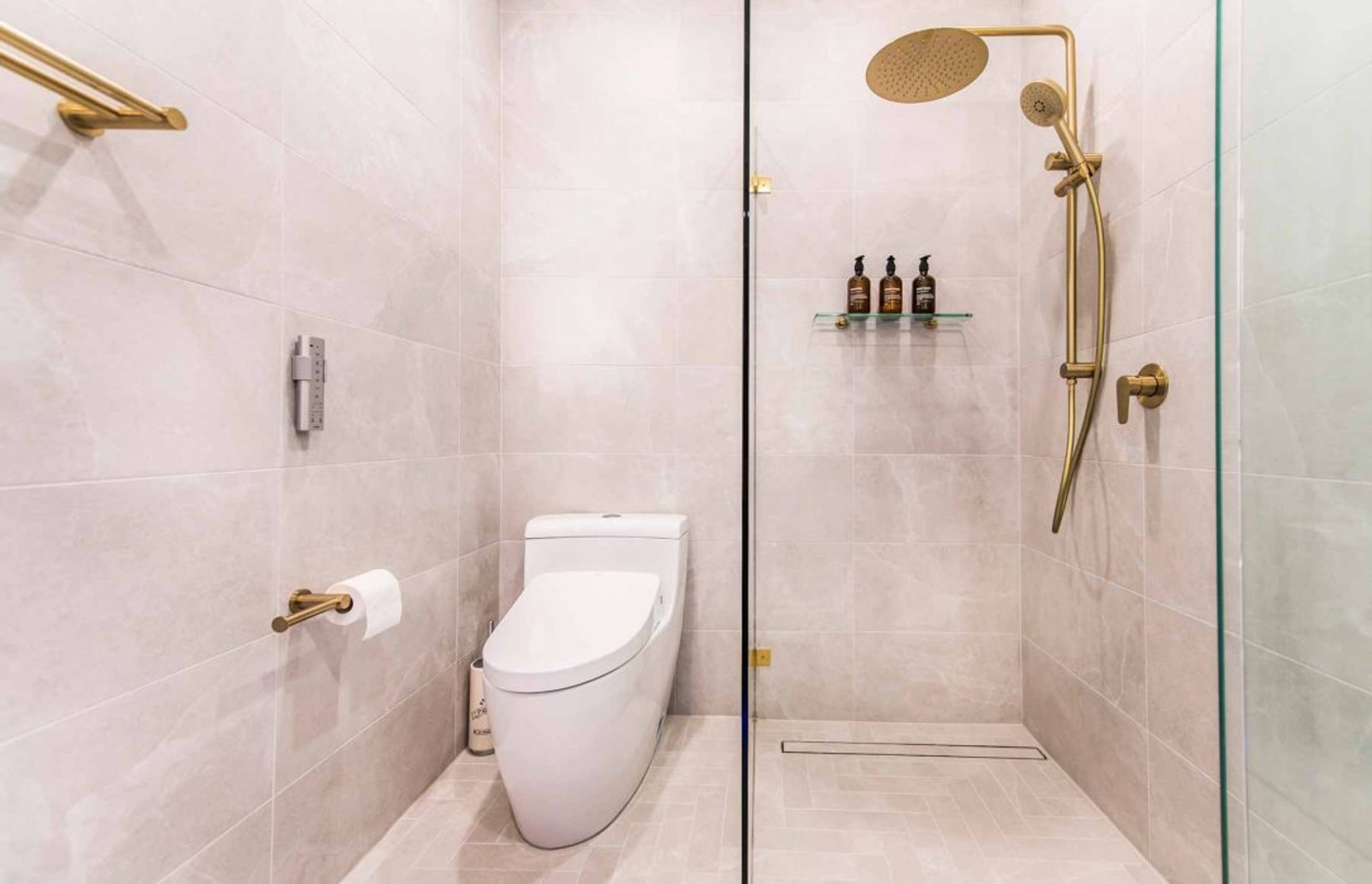 luxury-modern-bathrooms-premier-kitchens-renovation-8-shower-toilet-1084x721.jpg