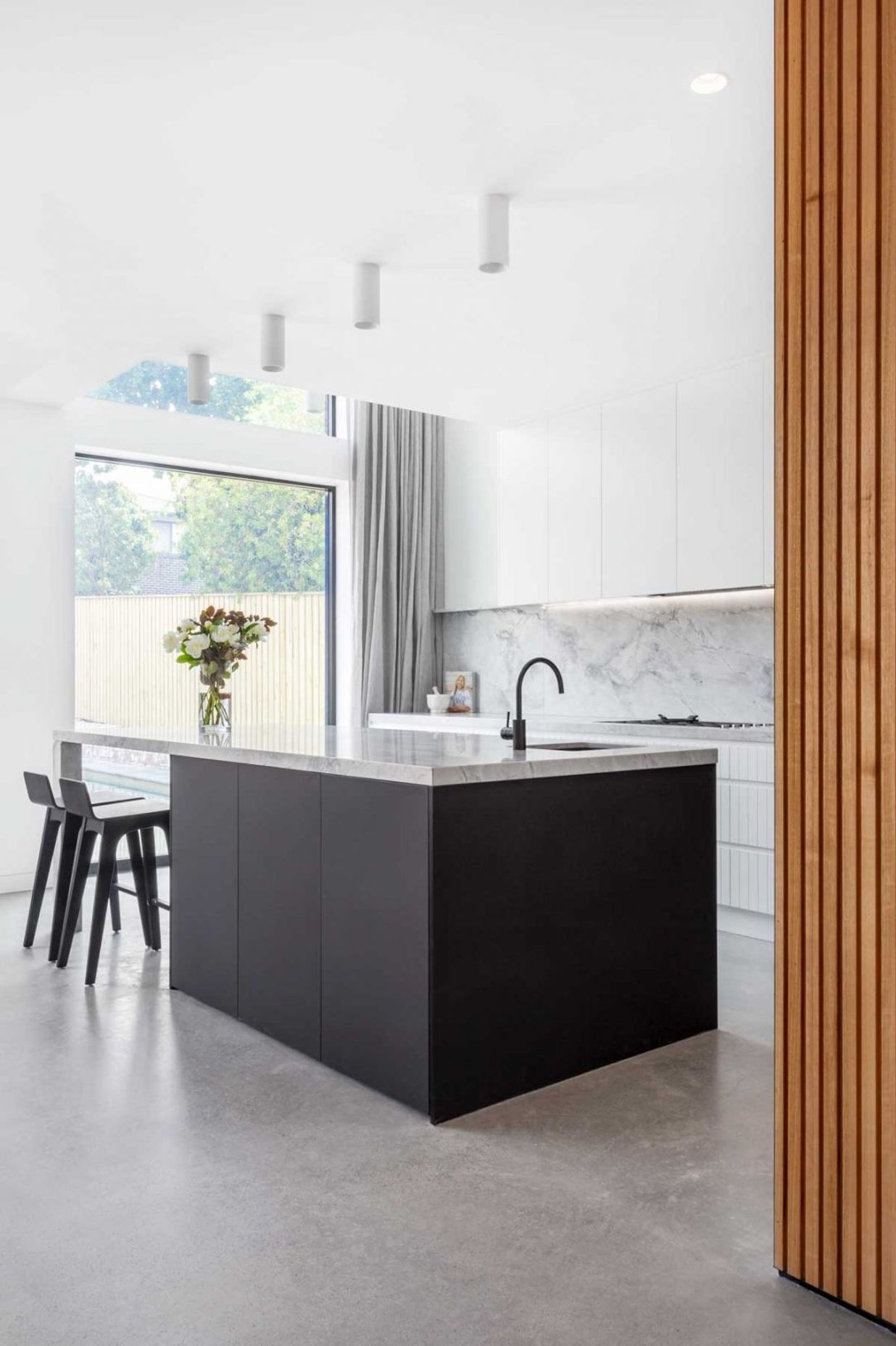 Stylish B&W Kitchen Design, Rodd Point by Premier Kitchens Australia