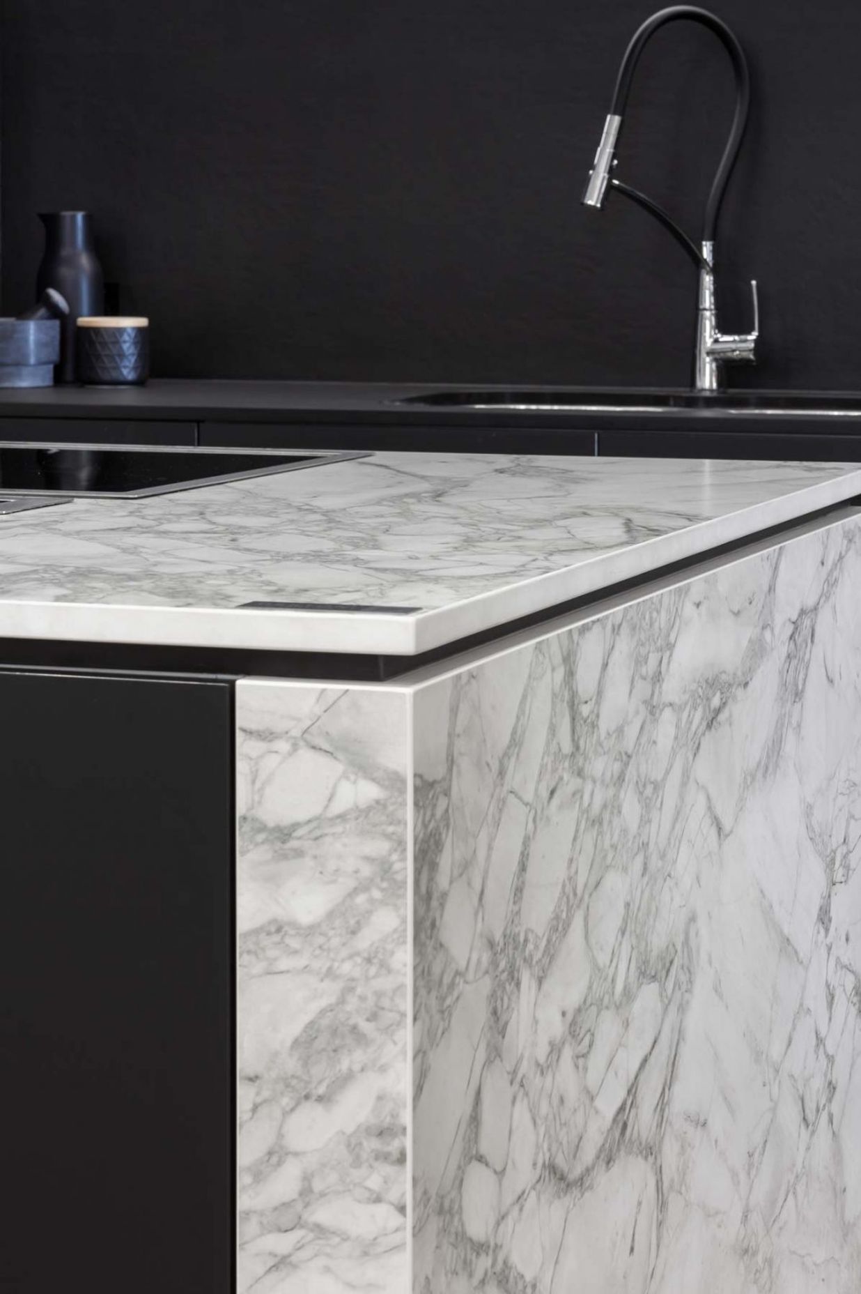 modern-kitchen-design-sydney-kitchen-showroom-dekton-portum-benchtop-black-cabinets-3-1084x1626.jpg