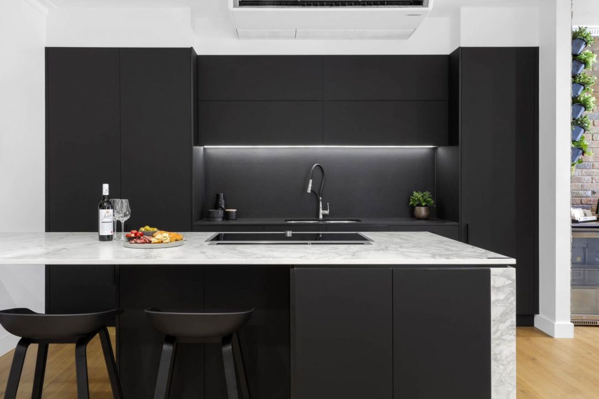 modern-kitchen-design-sydney-kitchen-showroom-dekton-portum-benchtop-black-cabinets-7-1084x723.jpg