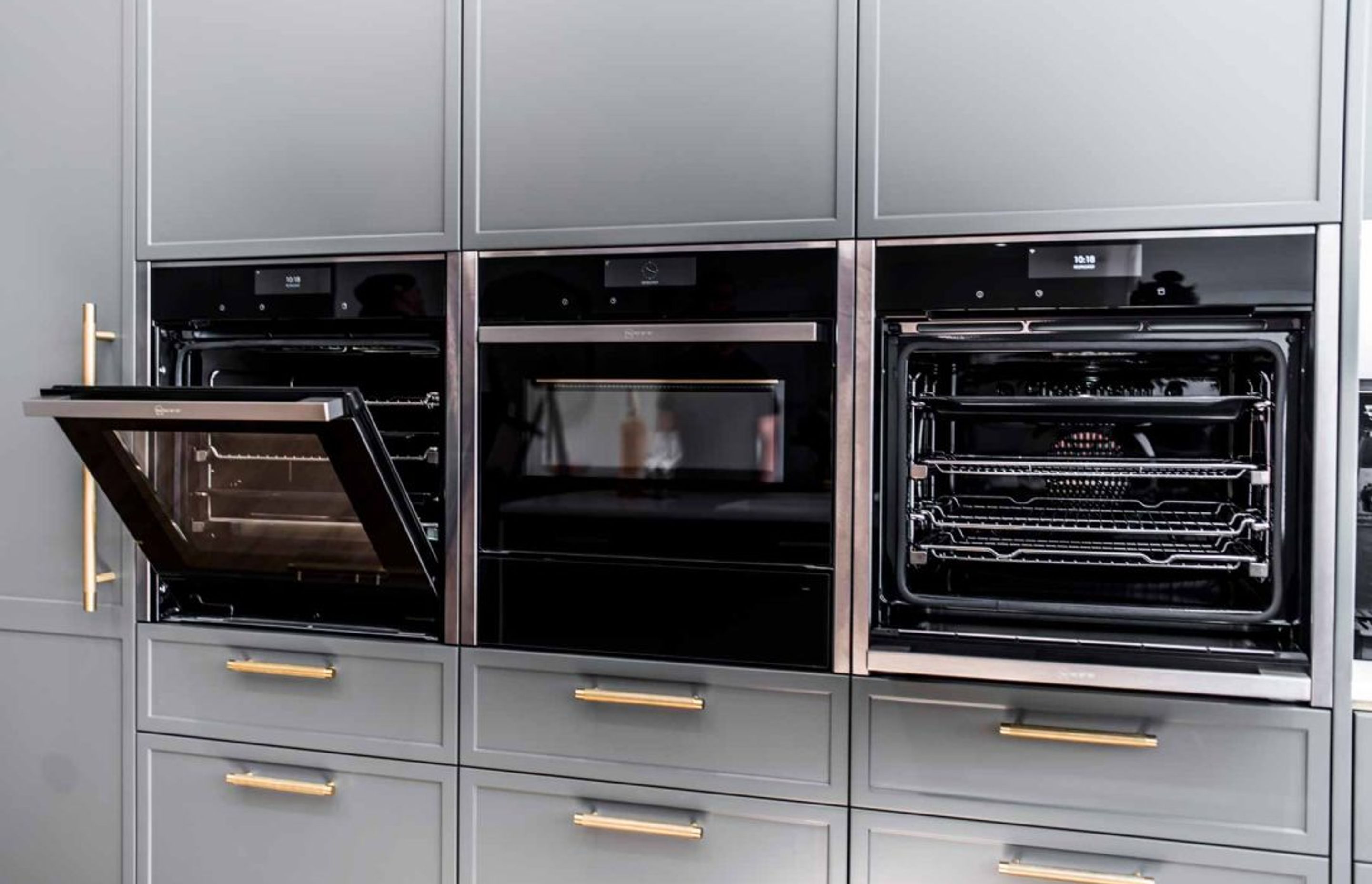 modern-luxury-kitchen-design-premier-kitchens-stone-benchtop-renovations-neff-appliances-12-1084x721.jpg