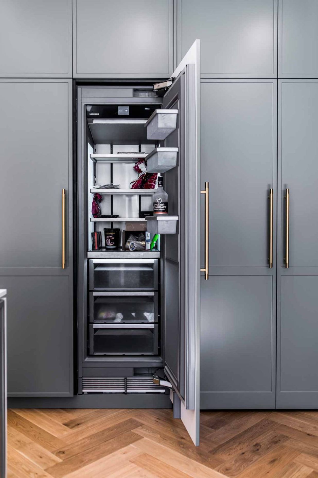 modern-luxury-kitchen-design-premier-kitchens-stone-benchtop-renovations-neff-appliances-13-pullout-1084x1629.jpg