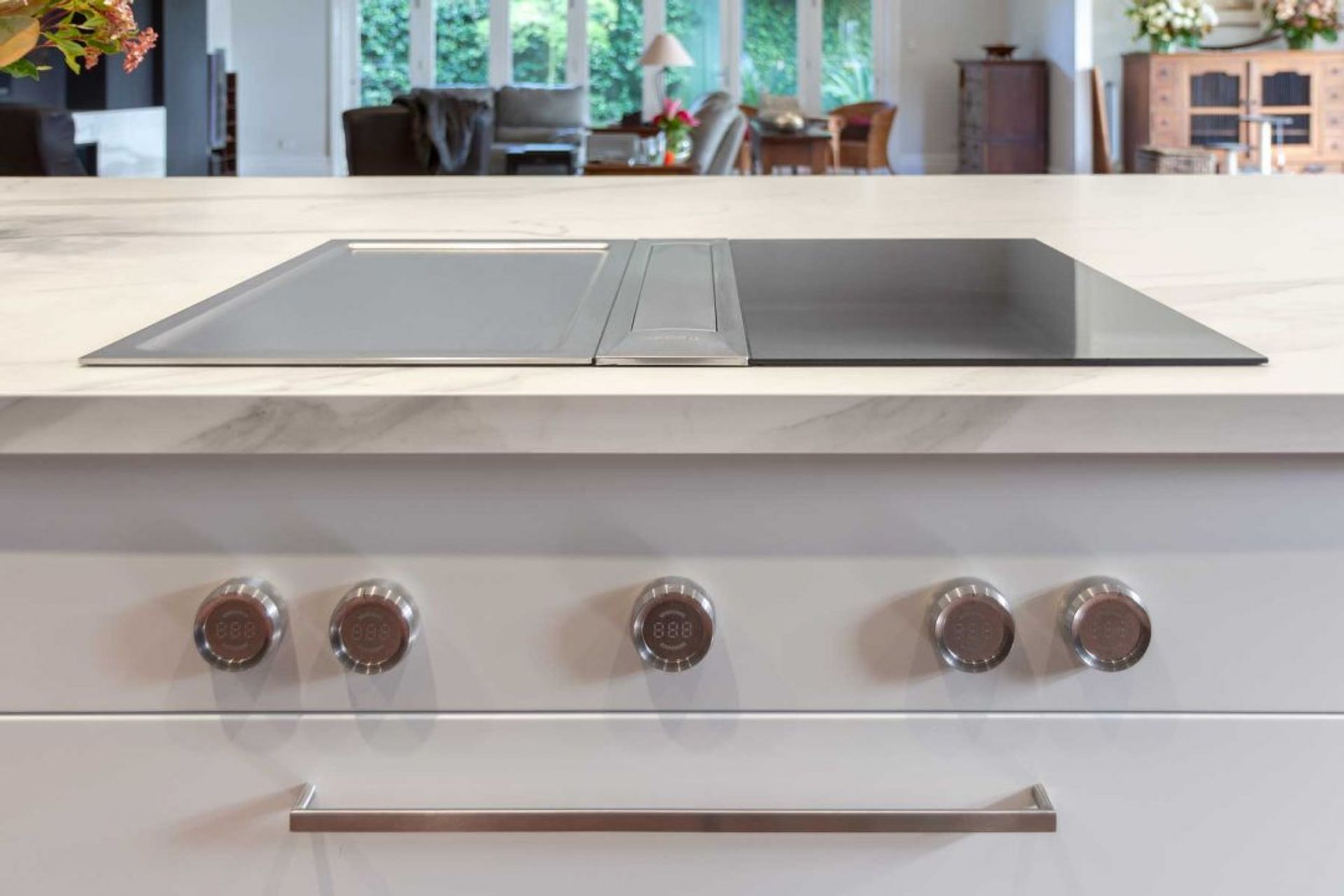 premier-kitchen-design-sydney-neolith-dekton-benchtop-splashback-bora-cooktop-1-1084x723.jpg