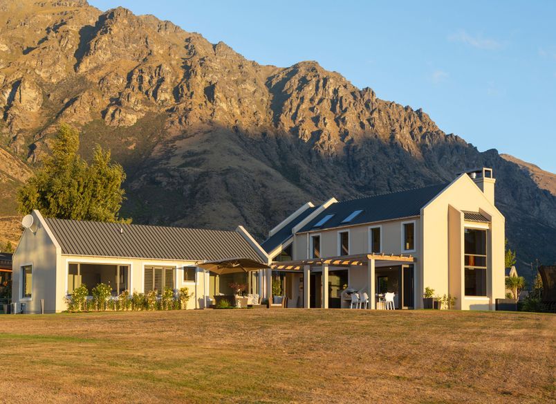 Oraka Lakeside Estate | Glen Cayless Builder