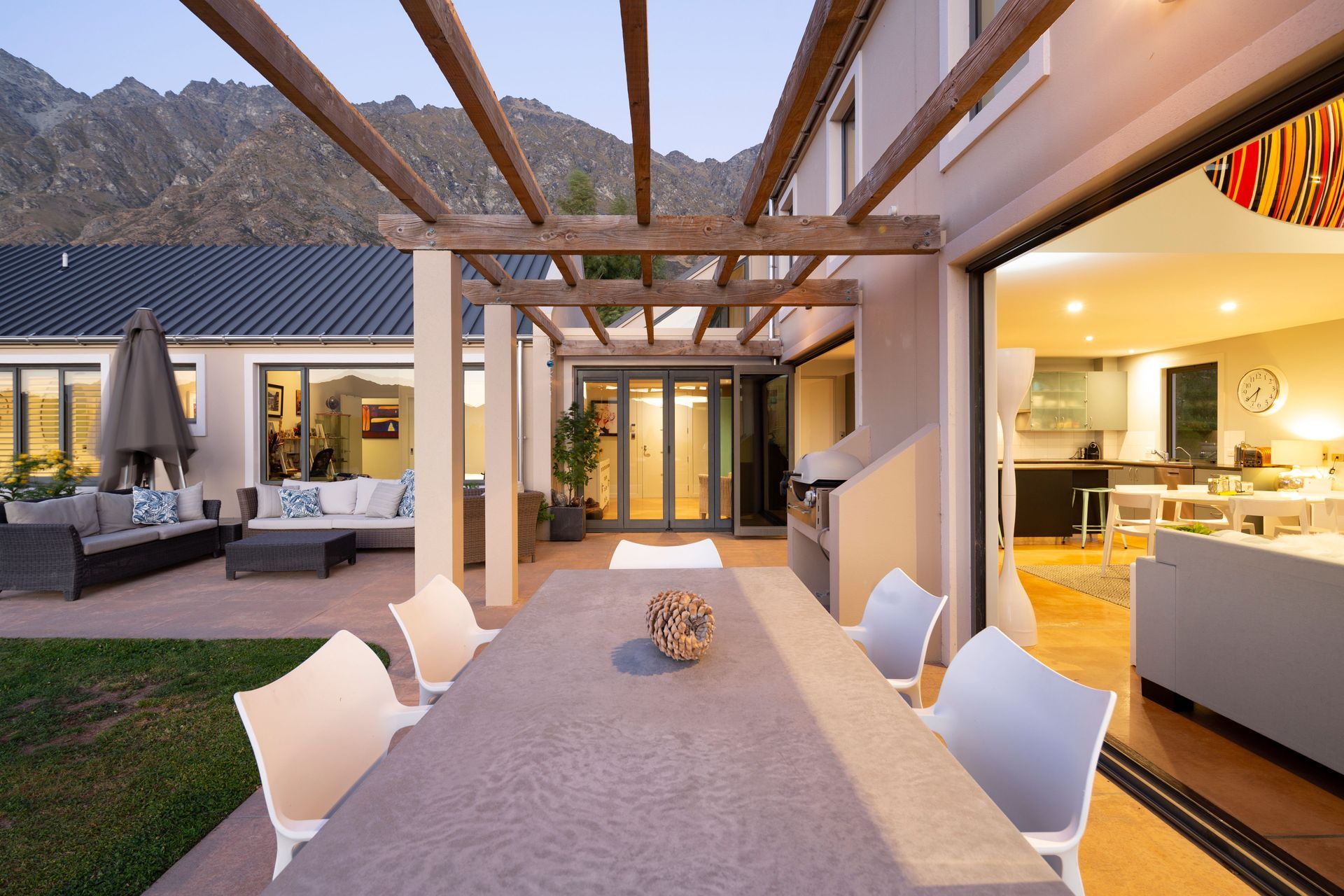 Oraka Lakeside Estate | Glen Cayless Builder