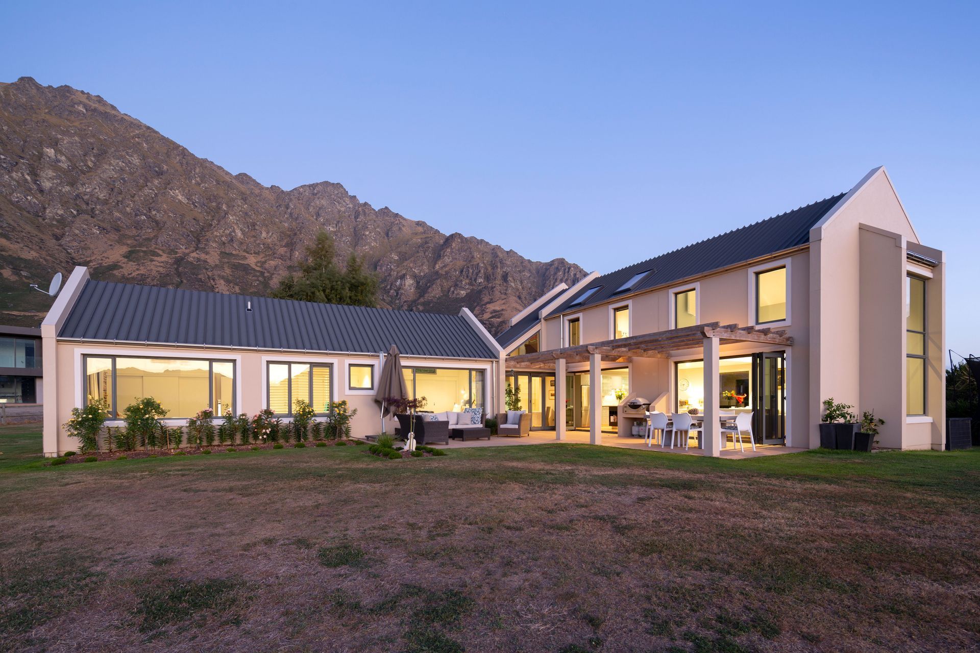 Oraka Lakeside Estate | Glen Cayless Builder