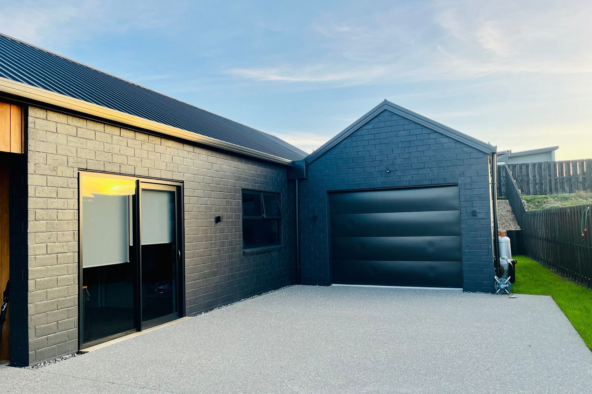 Lakeside, Whites Way - Invest