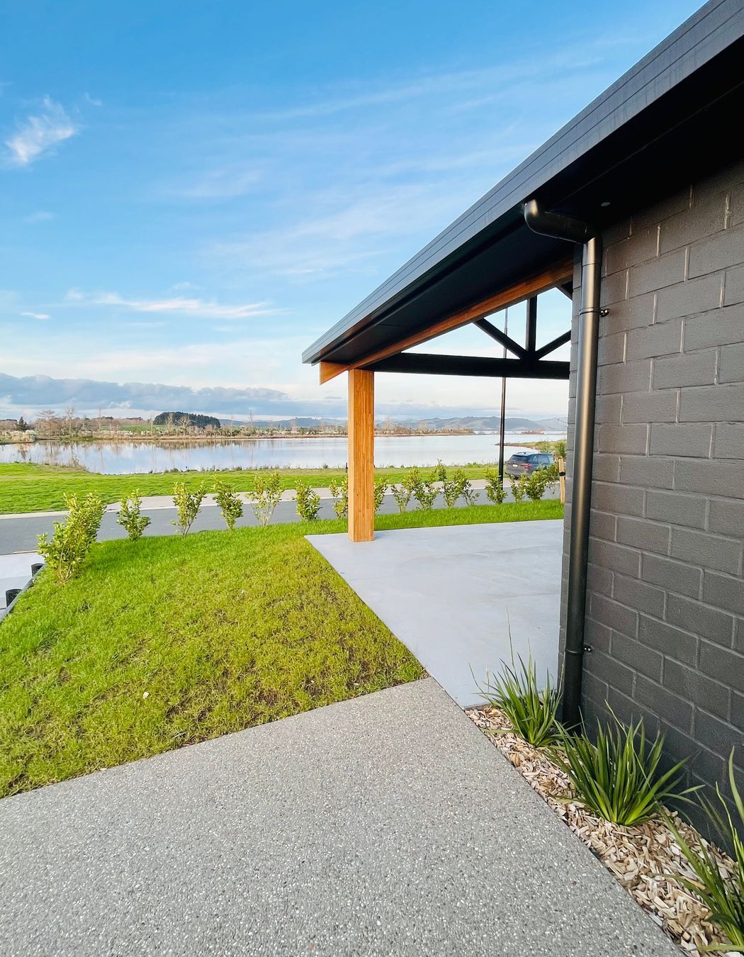 Lakeside, Whites Way - Invest