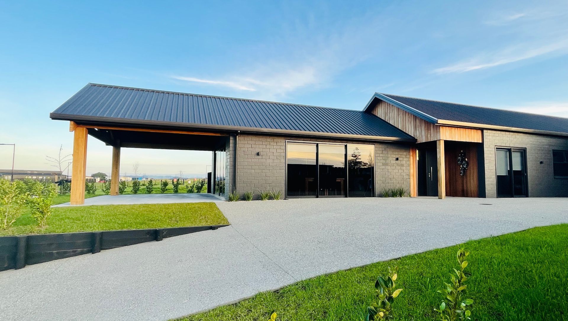 Lakeside, Whites Way - Invest banner