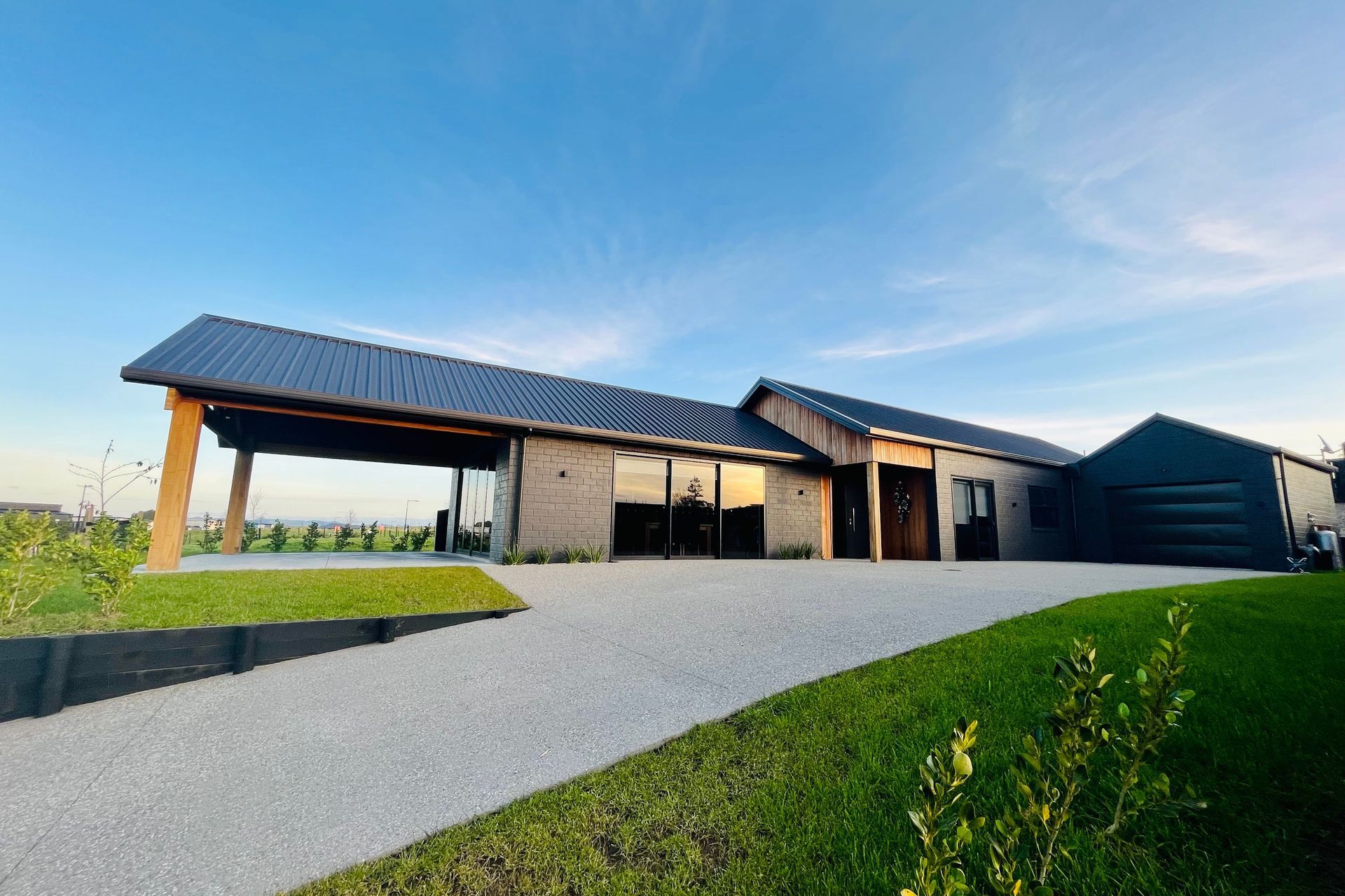 Lakeside, Whites Way - Invest