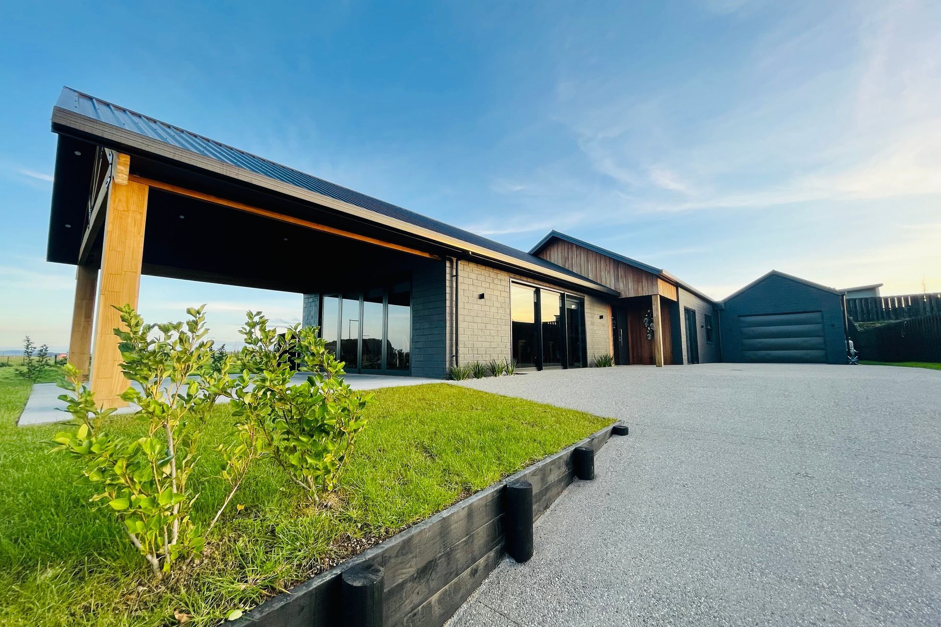 Lakeside, Whites Way - Invest