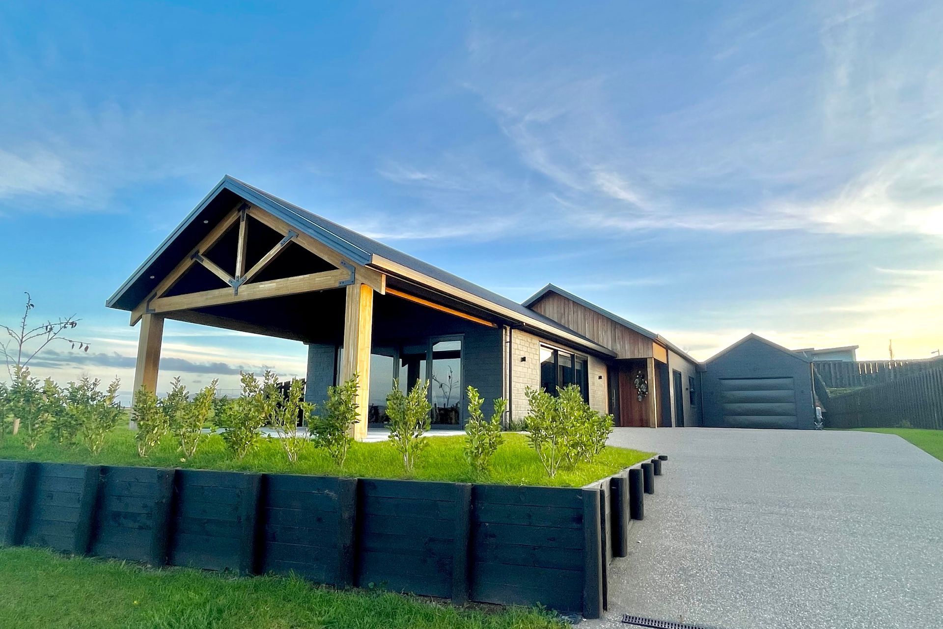 Lakeside, Whites Way - Invest