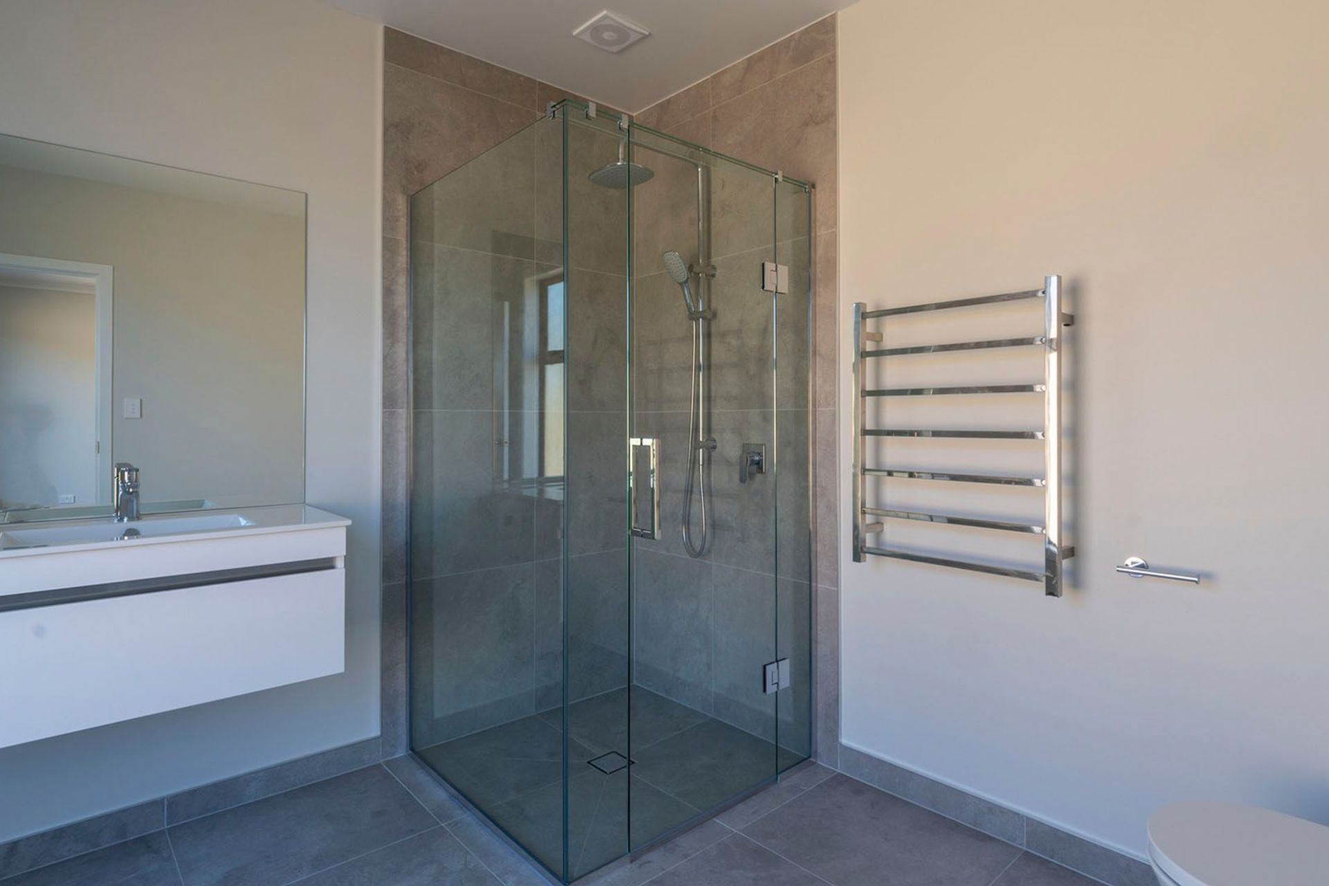 Lakeside, 45 Whites Way - Invest