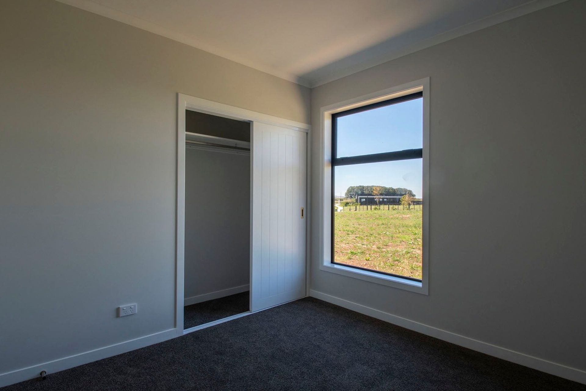 Lakeside, 45 Whites Way - Invest