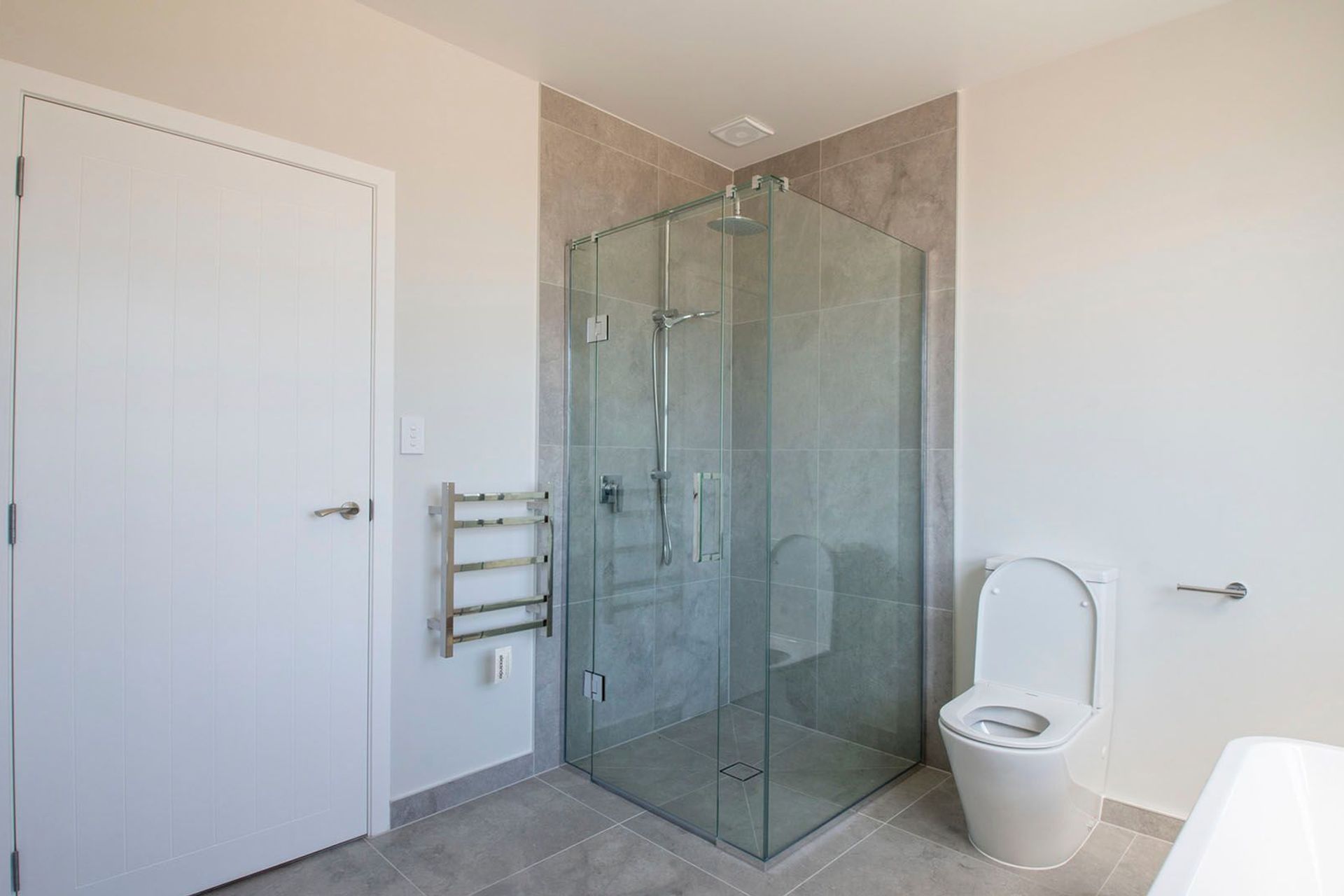 Lakeside, 45 Whites Way - Invest