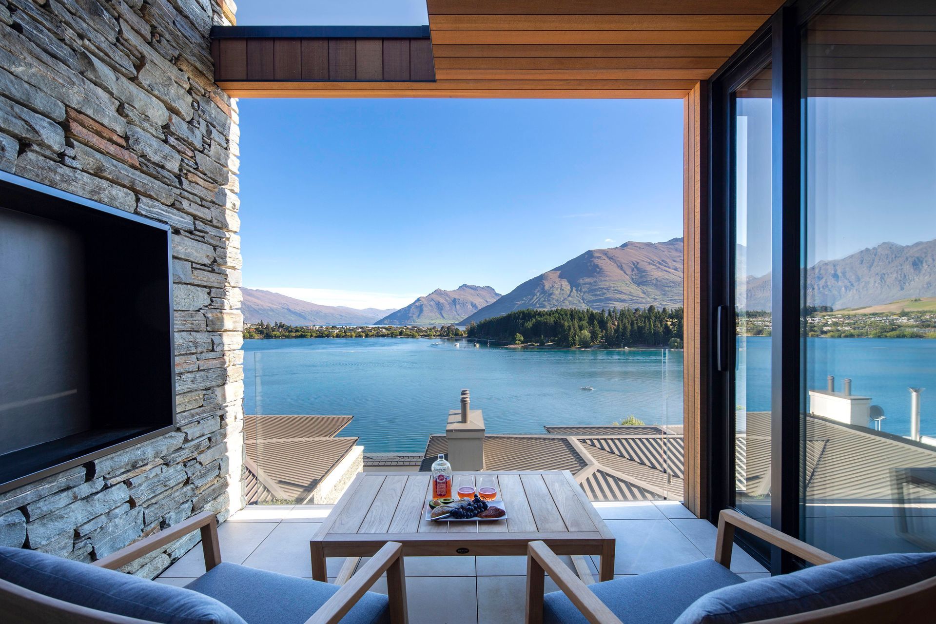 Lakeside Villa | QLPM & Rohan Architects