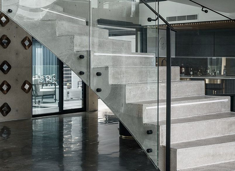 The Esplanade – Twin Bent Glass Curved Staircase