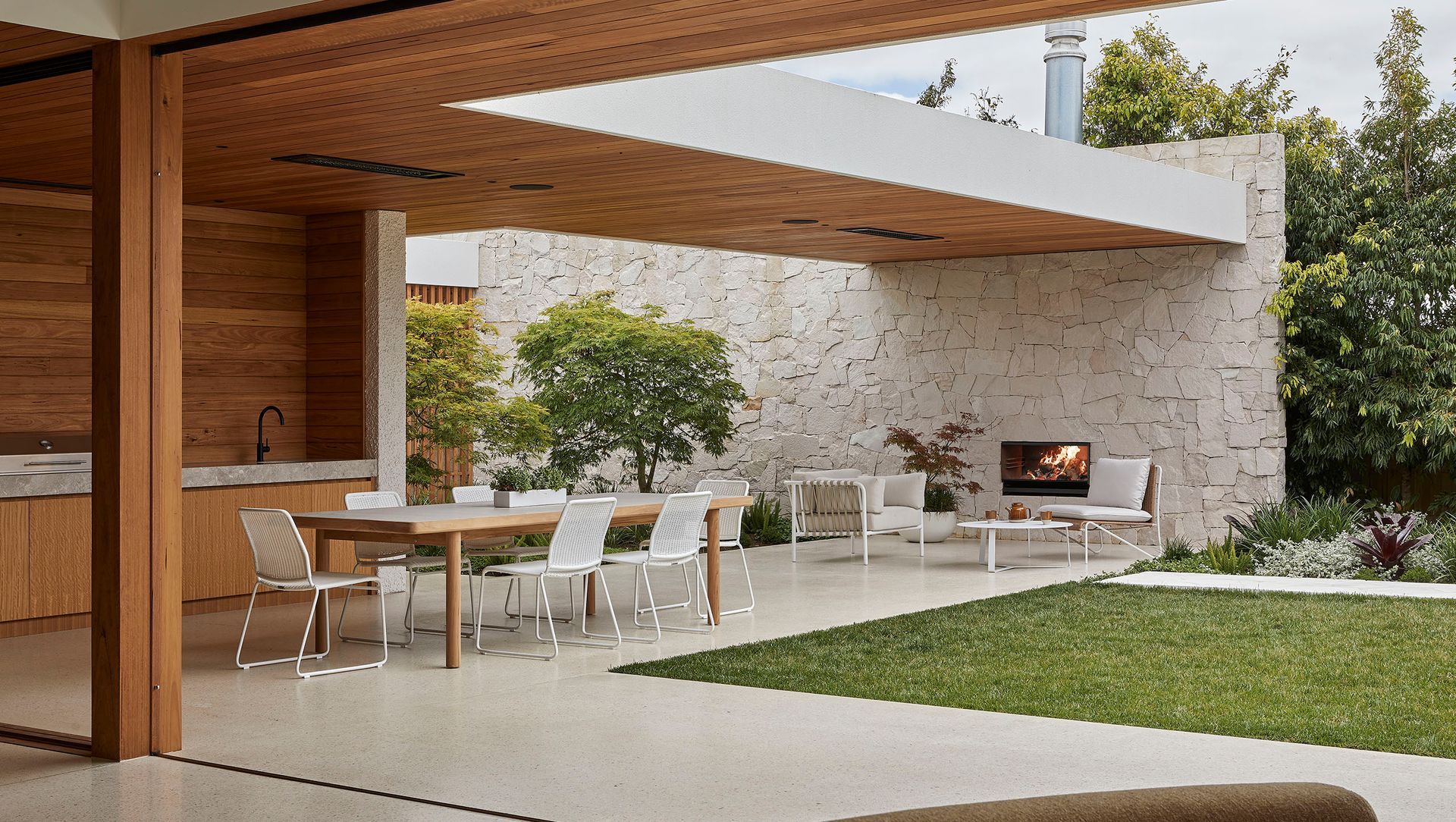 Calm by the Coast: Court House by Planned Living Architects banner