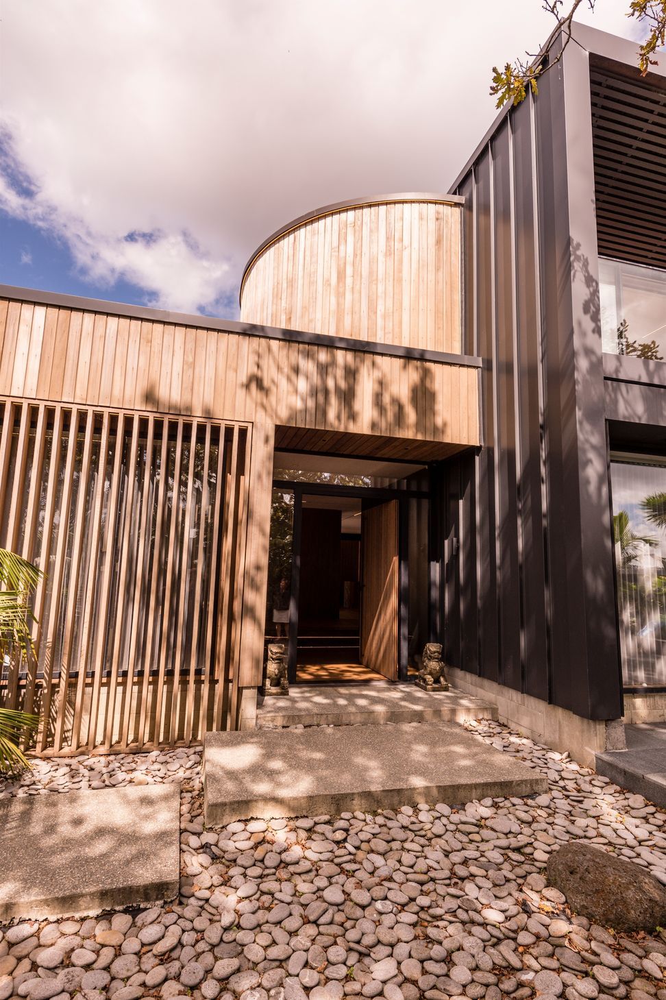 Greenhithe-Courtyard-House-Front-ap-compressed.jpg