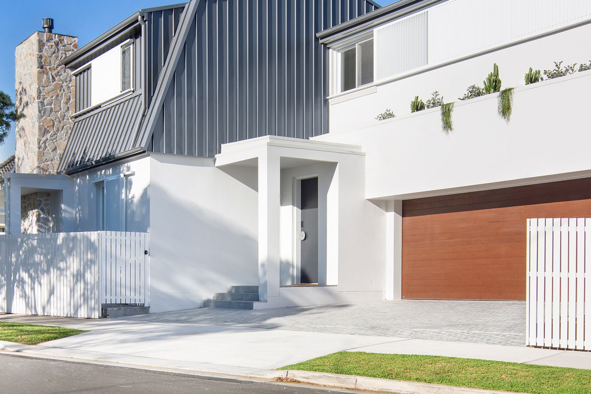 Summit wall cladding on the chimney exterior, Silhouette Grey Granite cobblestones at the entry