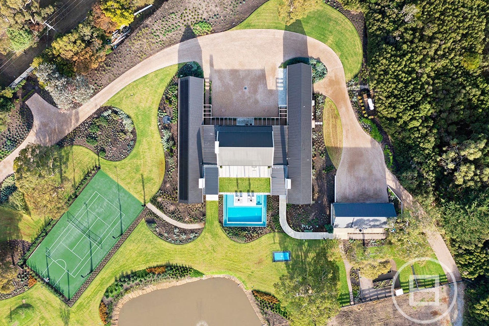 A view from above shows the sheer size of Merricks Farmhouse; with over 38,000m2 of property, there's enough area to truely escape