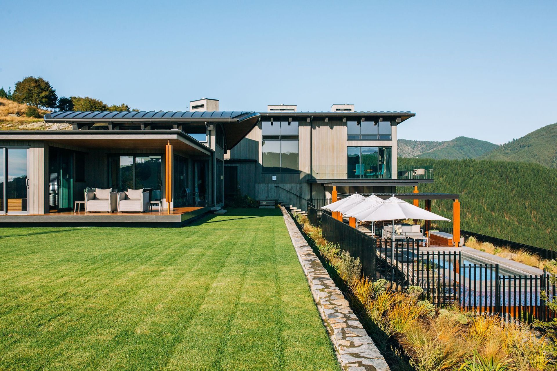 Stonefly Lodge - Falcon Brae Villa