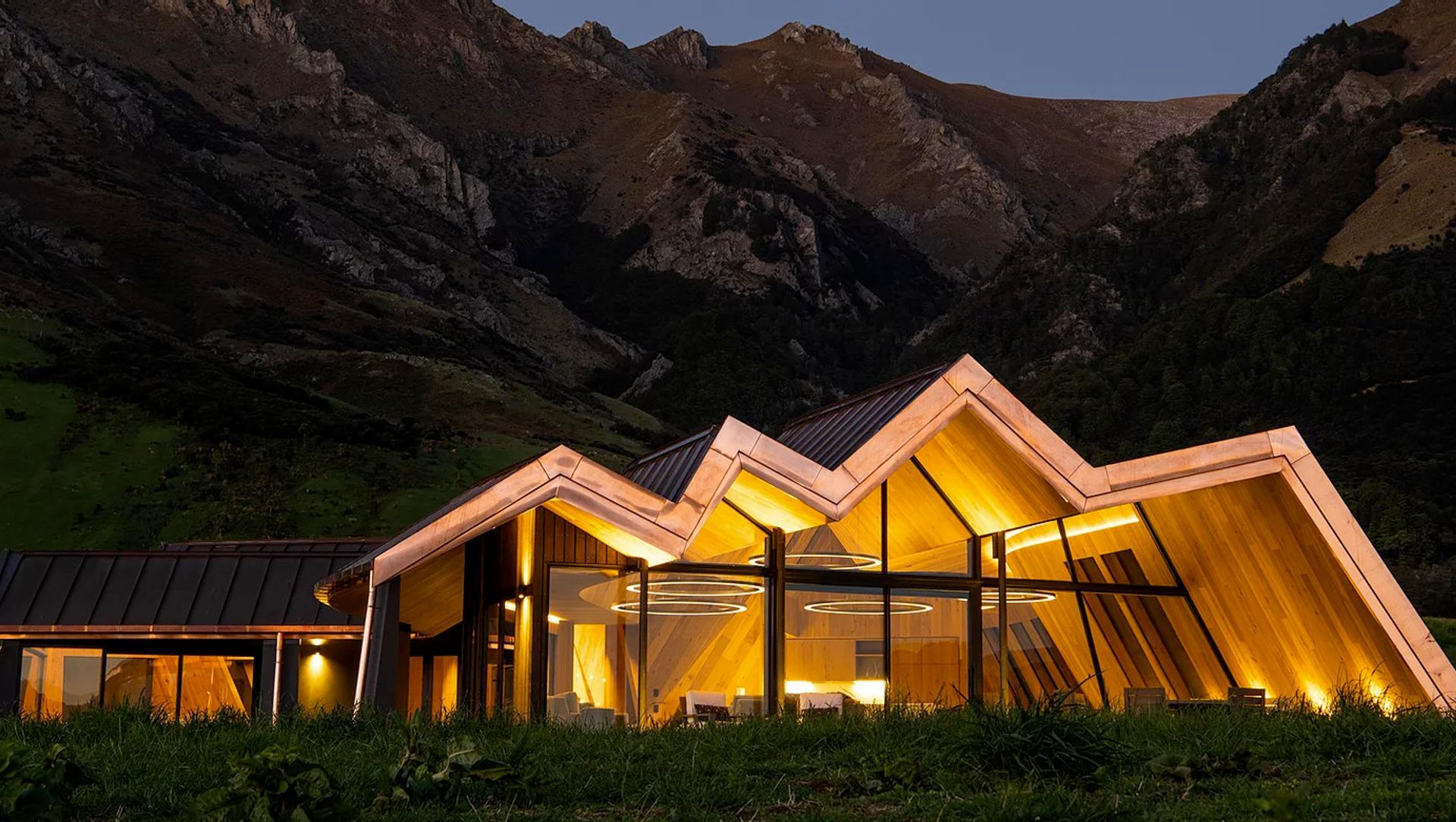 Mt Isthmus Lodge banner