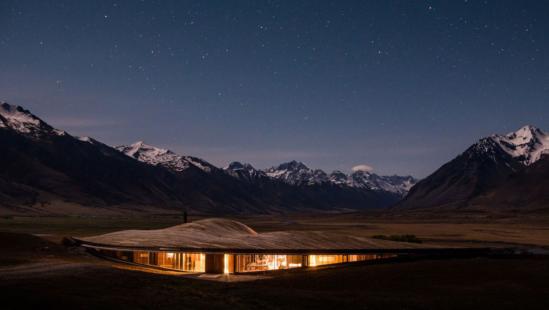 The Lindis Lodge banner