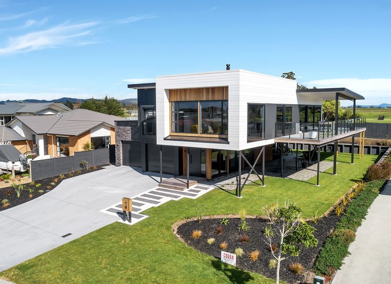 Marsden Cove- Northland- Luxury / Beach House / Outdoor Living / New Build  by Cogan Custom Homes