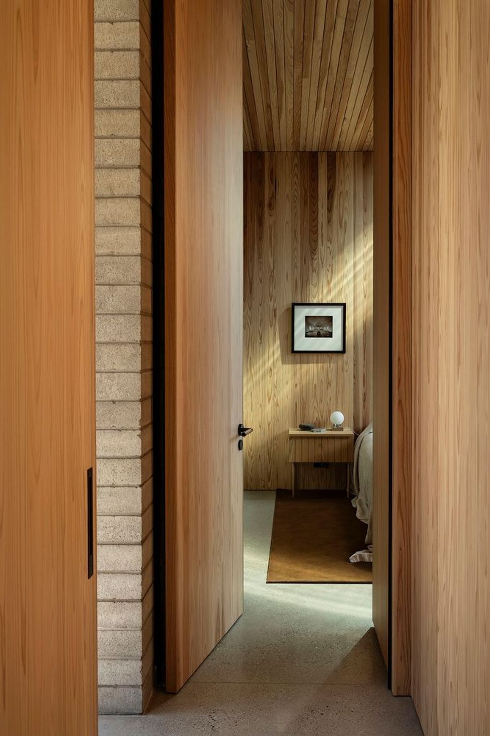 07Wanaka-SKI-HouseBedroomsSam-Hartnett07.jpg