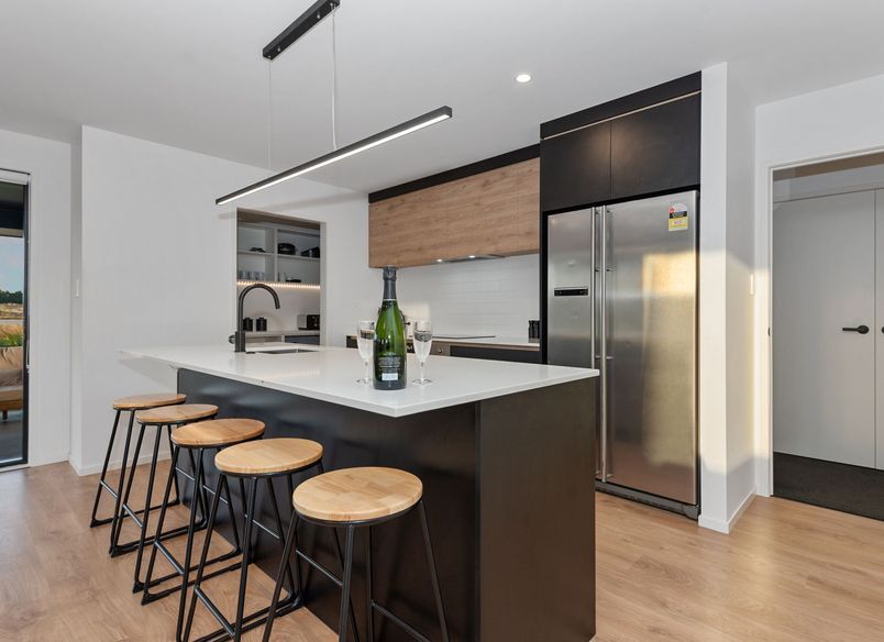 Te Paea - Black Beauty