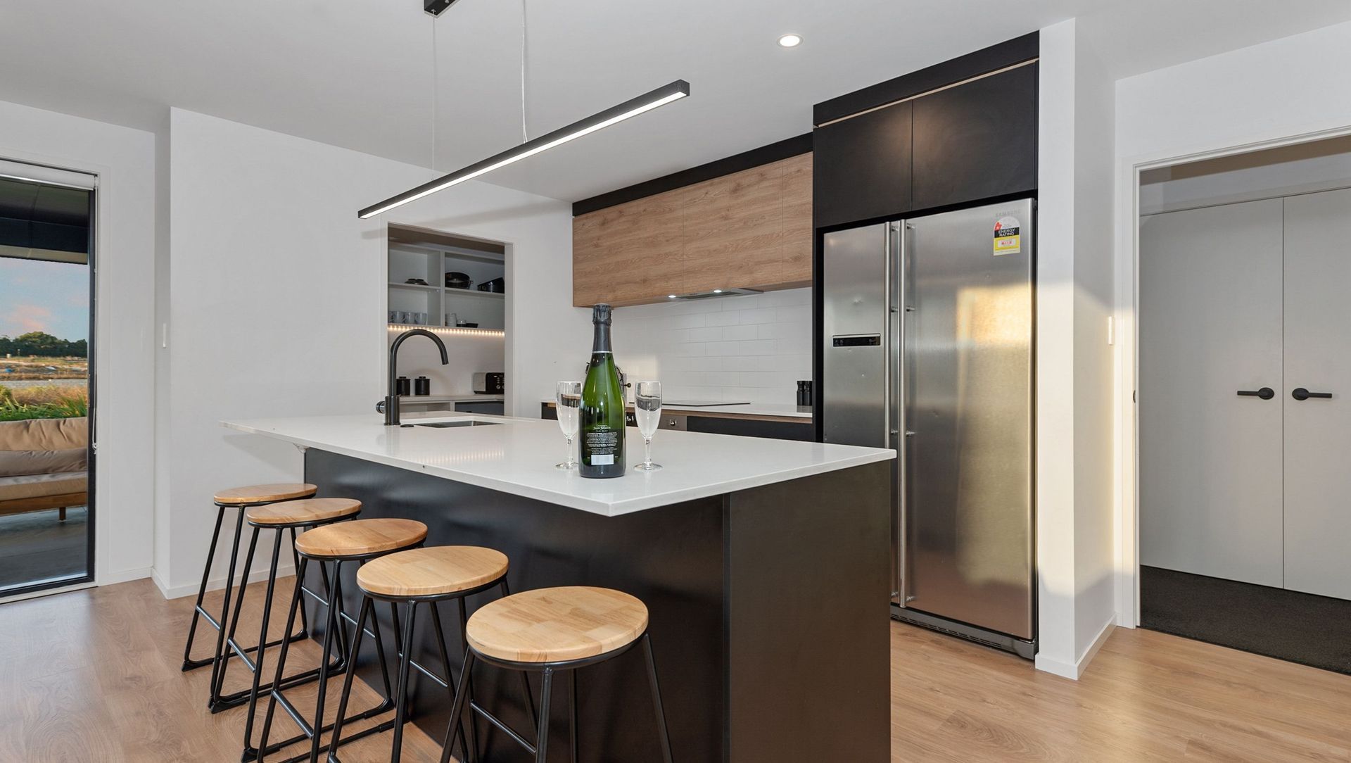 Te Paea - Black Beauty banner