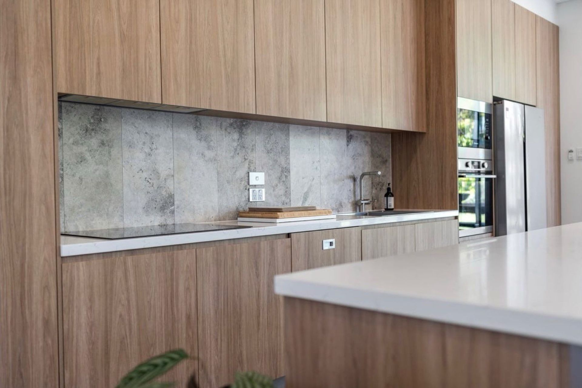 Robust and elegant kitchen, generously sized, perfect for entertaining.